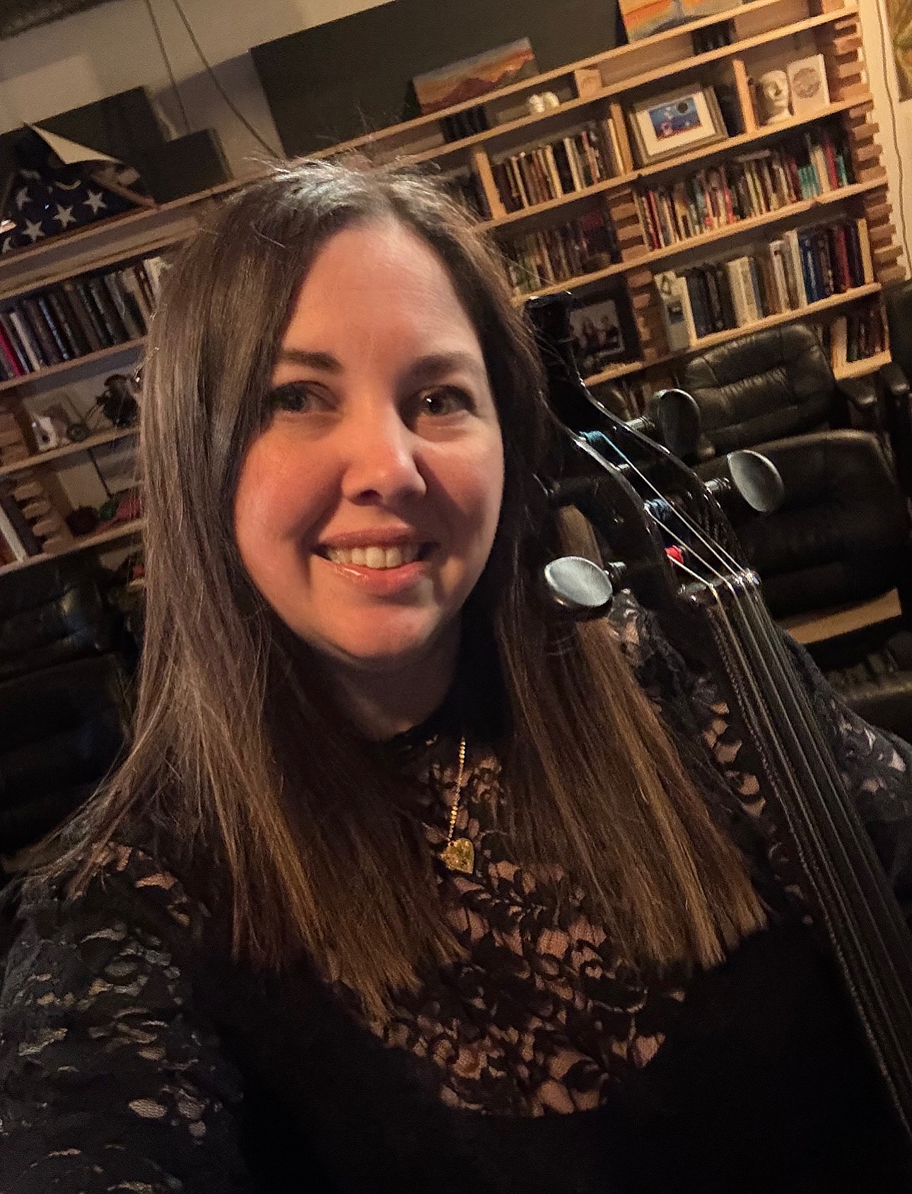 Had a great set joining @cut_throat_finches at the @f6artlounge. What a cool venue and very fitting for a stripped down and vibey, string-laden set. 🎻