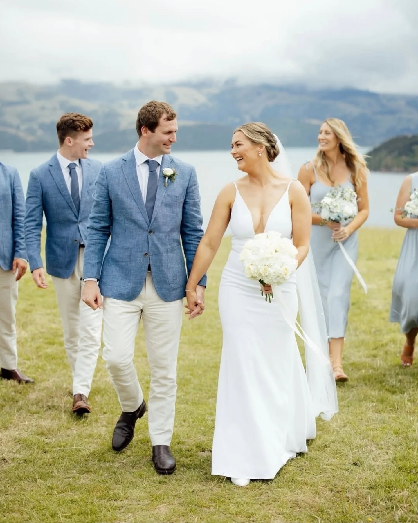 S I M P L Y P E R F E C T
We worked on making this beautiful gown fit perfectly, and I absolutely love how this dress turned out.
Such a beautiful bride and the perfect fit✨️
📷 - @claudiapykephotography
#alterations #perfectfit #alteredtoperfection