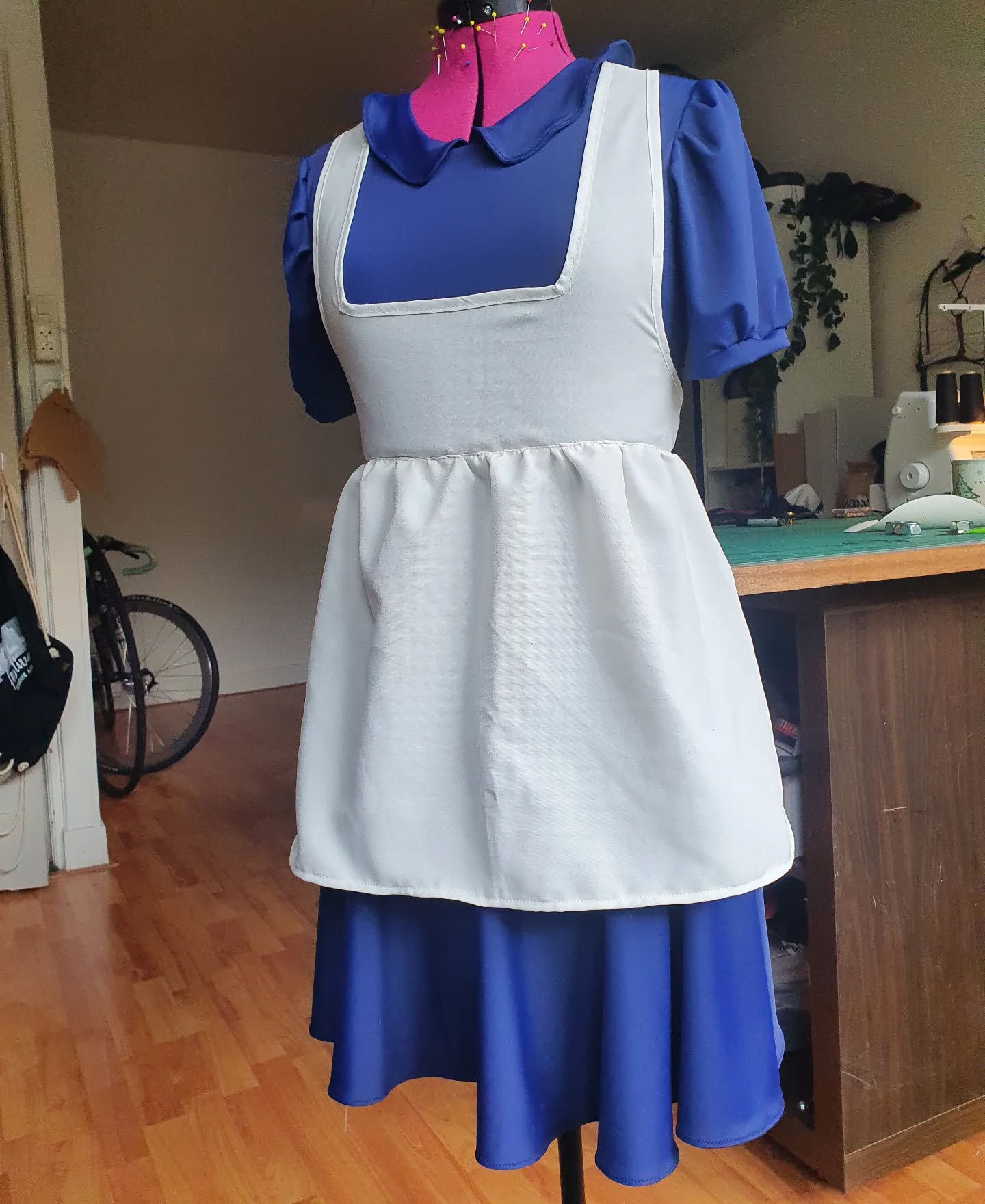 And here she is.
The whole dress is made from soft spandex and it actually has shorts, to allow all weird creepy movements without flashing the audience or having zo find shorts in the same colour.
So it's a leotard, that looks like a dress.
The apron is made from woven fabric and not elastic.
#circuscostumedesigner #circuscostume #costumemaker #creepydoll