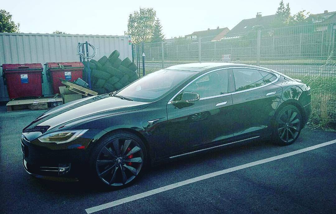 #tesla #teslas #teslamodels #models #teslax #p100d #blacktesla #gogreen #supercharged #supercharger #zeroemission #zeroemissions #charger #charging #ev #evcharger #evcar #evcarsrule