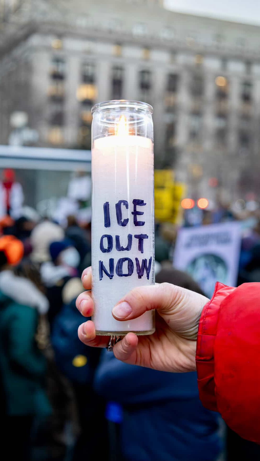 💌 Sending this one out from NYC to the MN students who called for Friday’s #ICEout national strike, to the students nationwide who answered the call, and to all the musicians and artists who have been on the streets of the Twin Cities singing, drumming, and strumming resistance, resilience, reassurance, and joy in the face of fascism: @brasssolidarity, @singingresistancetc, @twin_cities_drum_collective, and so many more.
🕯️In the words of this song, we stand for you and lend a hand to you. Thank you for lighting the way.
🗽New Yorkers: Stay tuned for information about joining a Sing-In to learn songs of resistance to ICE coming up this Thursday Feb. 5th, led by @resistancerevivalchorus + @middlechurch’s Jerriese Johnson Gospel Choir. Comment #ICEOUT for a DM when event details are announced.
🎶 “Everybody Deserves To Be Free” by @devamahal
📹 @dj_diabeatic
📸 @sabrina.the.vegan
LYRICS:
It isn’t right
Far too many fallen
They say it’s in the name
Of the greater good.
Oh we’ve lost sight
World is getting colder
What happened to the words
For which we once stood?
I will stand for you,
Will you stand for me?
Everybody deserves to be free.
I would lend a hand to you,
Would you lend a hand to me?
Everybody deserves to be free.
It’s close to night,
So I’ll leave a candle burnin’
To light your way home.
Won’t give up the fight,
The story isn’t over
I won’t let you walk
All alone.
I will stand for you,
Will you stand for me?
Everybody deserves to be free.
I would lend a hand to you,
Would you lend a hand to me?
Everybody deserves to be free!
If you feel like I do
Stand with me
If you hurt like I do
Stand with me
If you feel like I do
Stand with me
If you hurt like I do
Stand with me
If you think it’s a shame
If it gives you the blues
Oh, I’m telling you.
I will stand for you,
Will you stand for me?
Everybody deserves to be free!
I would lend a hand to you,
Would you lend a hand to me?
Everybody deserves to be free!
I will stand for you,
Will you stand for me?
Everybody deserves to be free!
Hand to you,
Would you lend a hand to me?
Said, everybody deserves to be free!
And everybody deserves to free
Everybody deserves to free