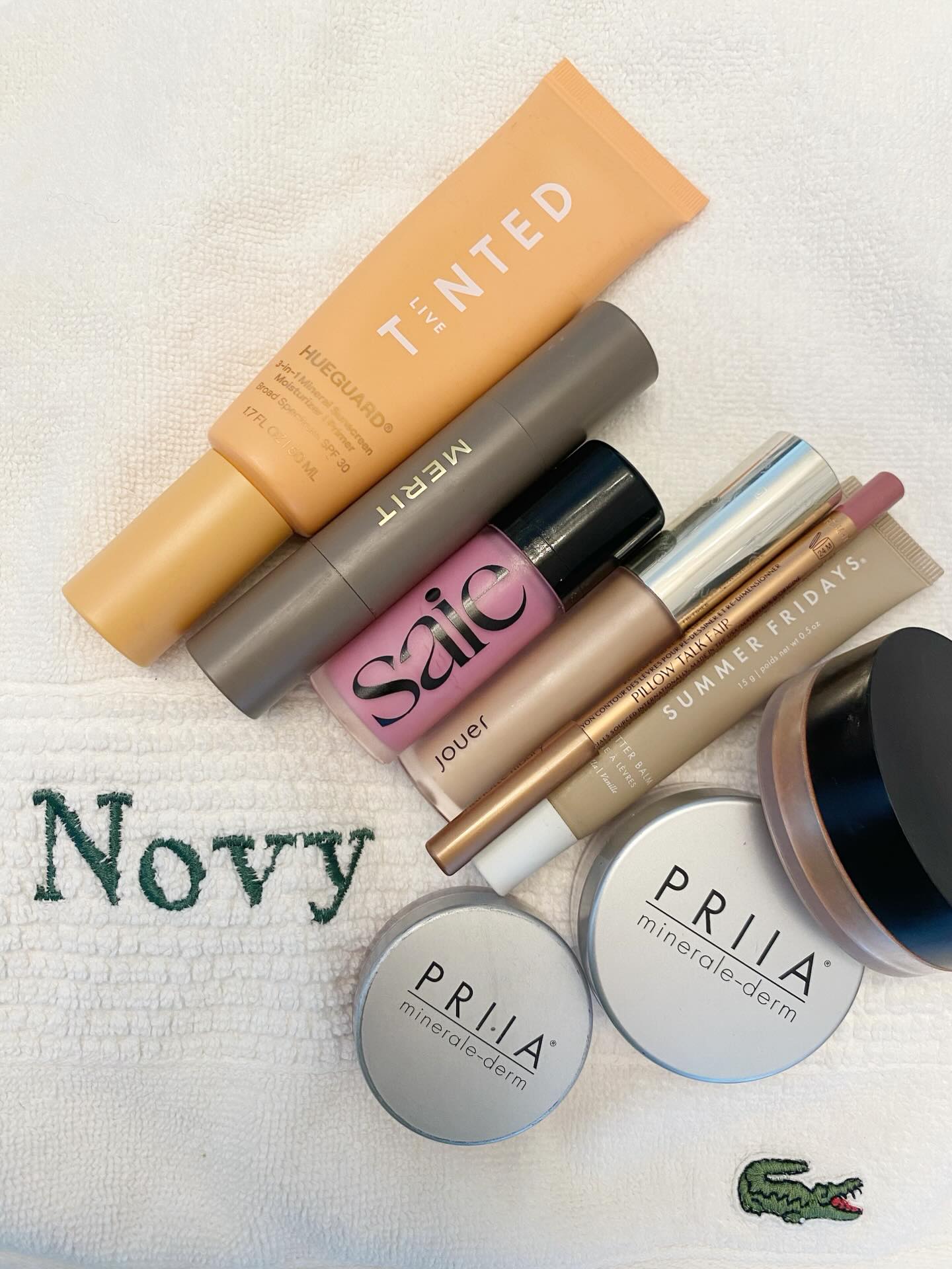 Low/nontox everyday easy makeup favorites
@livetinted
@merit shade Dune
@saiebeauty shade Baby
@jouercosmetics shade Custard
@charlottetilburyskincare shade Pillow Talk Fair
@summerfridays Vanilla (untinted only)
@priiacosmetics Smoothing Finishing Powder & Vintage Rose Blush
@vooqo Shimmery Bronzer