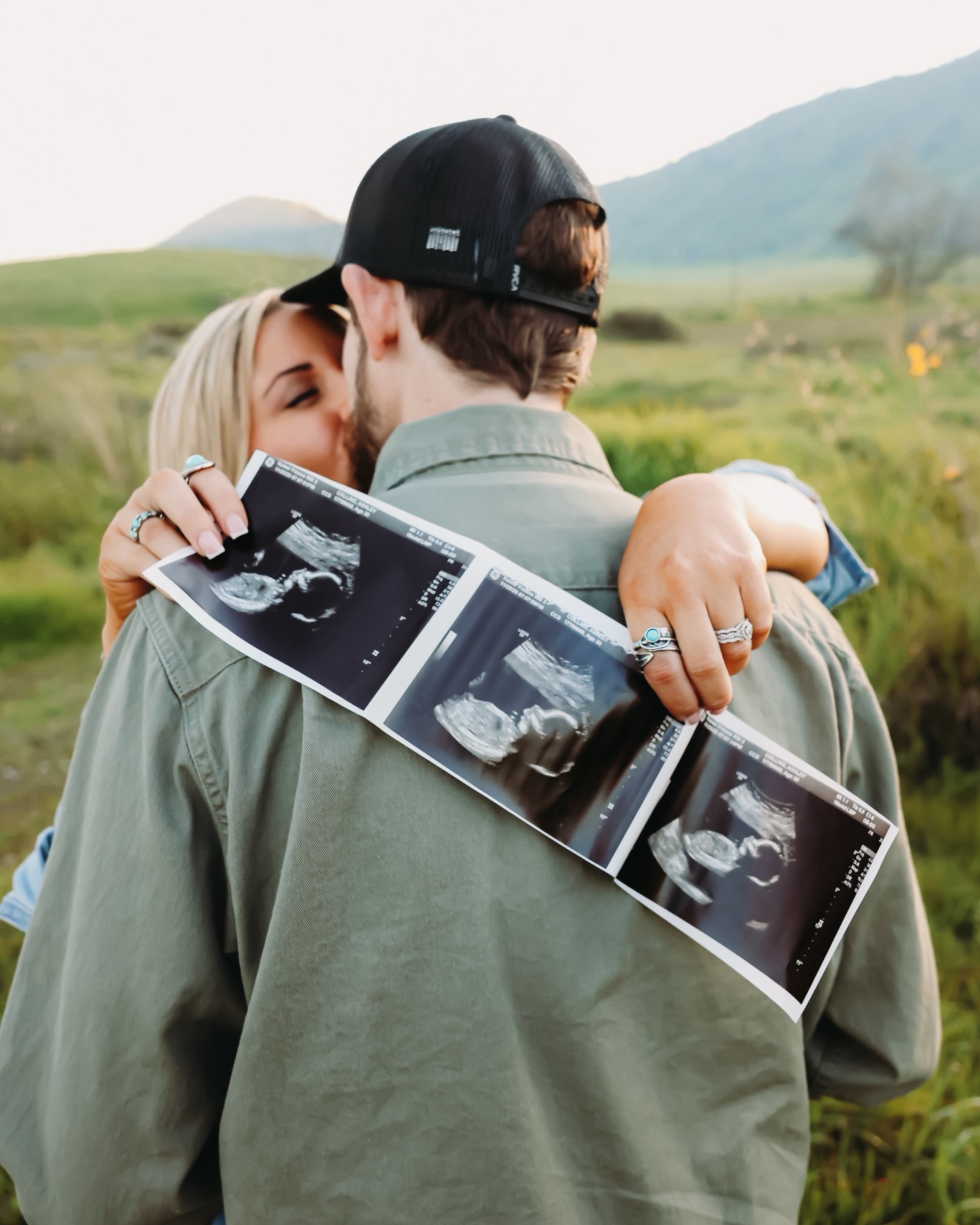 Their family is almost whole. Just one tiny piece left to arrive 🤍🥹
#visaliaphotographer #centralvalleyphotographer #maternityphotographer #familyphotographer #sarahauroraphotography