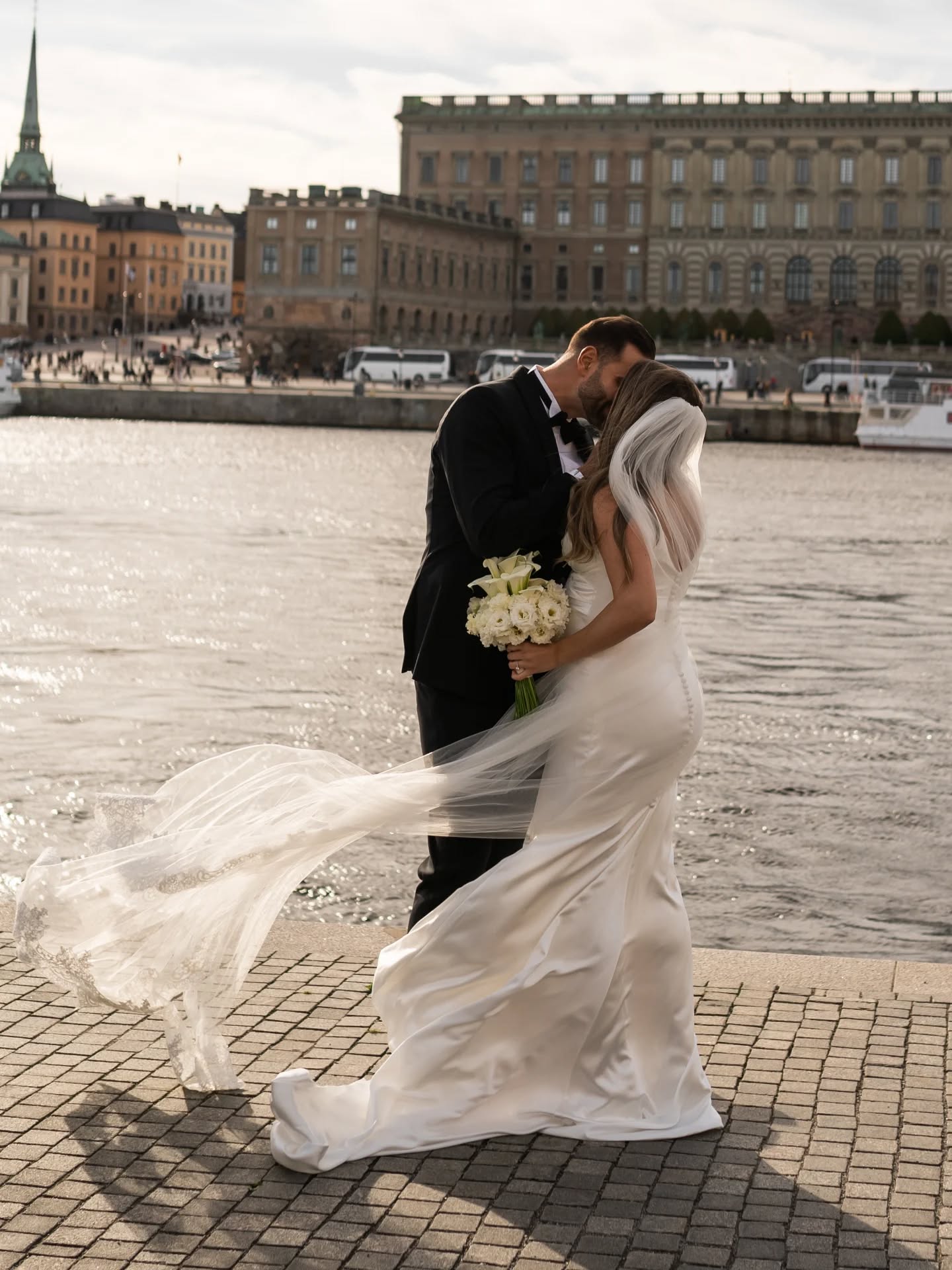 Can't believe this is soon to come again. ✨️
Längtar så mycket efter sol, värme och glädjen inför bröllopsdagar. 🙌
Just nu bokas möten med brudpar som gifter sig 2027. Så fint! ♡
#bröllop2027 #bröllopsfotograffrankrike #weddingphotografereurope #wedding2027 #bröllopsfotograf