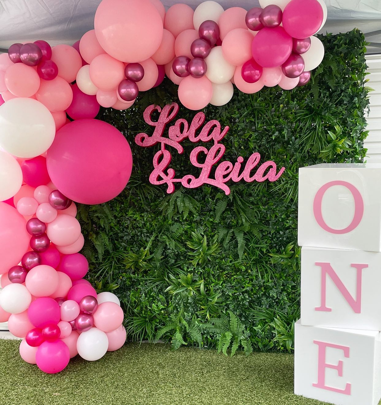 Twins 1st birthday party! Here’s one from earlier this year! I’ve been so slack at posting 🤦🏻♀️ sorry! So many beautiful parties that I’ve had the pleasure of being part of!
@partymamma for greenwall & ONE blocks
@belles_decorations_by_design for balloons
#babyshower #babyboy #babygirl #baby #1stbirthday #birthdaydecor#colourpop #partyinspiration #partydecorations #babybump #birthday #decoration
#balloons #balloongarland #balloondecor #bluewhitesilver #mumtobe #specialmoments #weekendfun #party #partyvibes