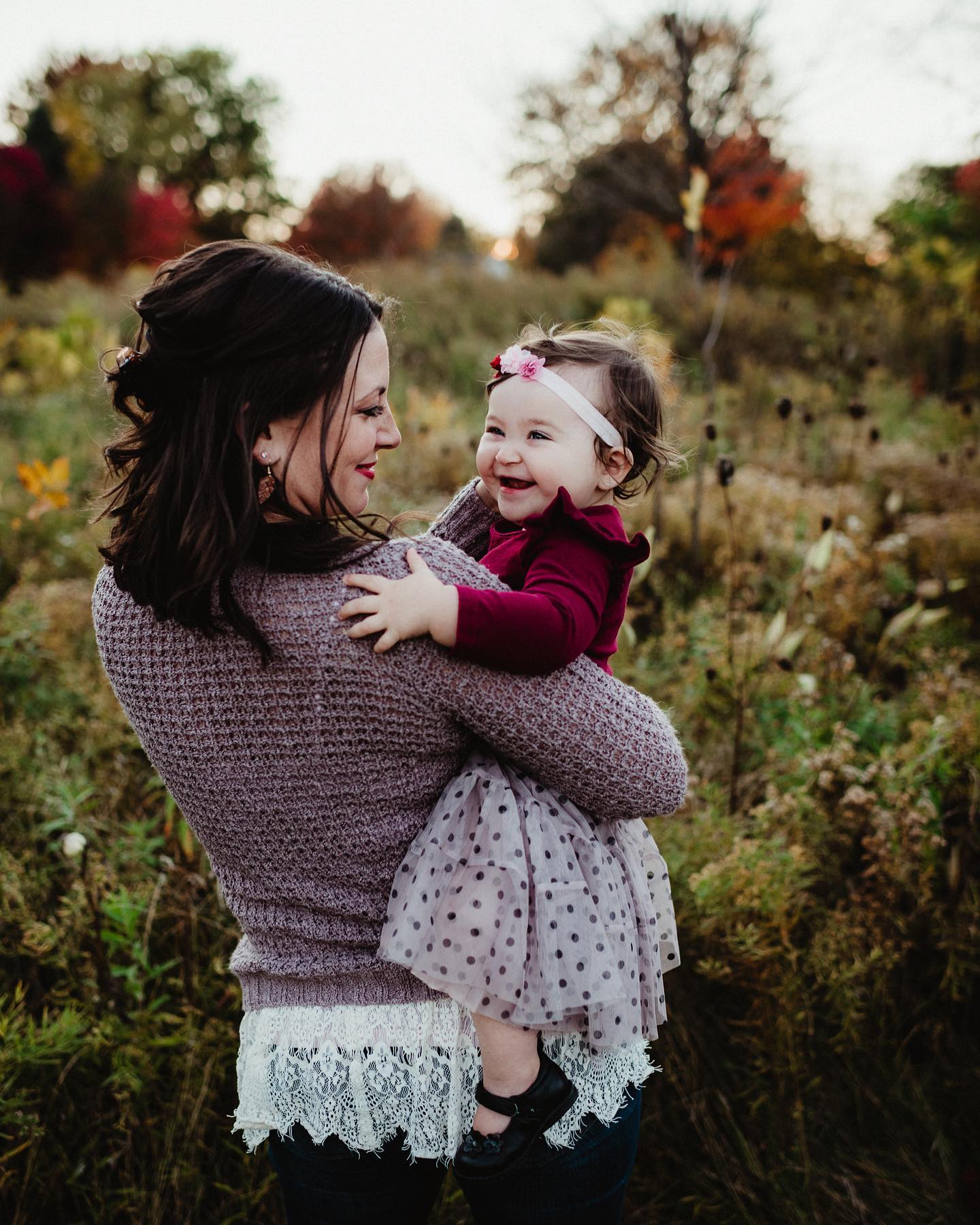 Smiles for days! ❤️ #rochesternyphotographer #rochesternyfamilyphotographer #lifestylephotography #familysession #motherdaughter #love #fall