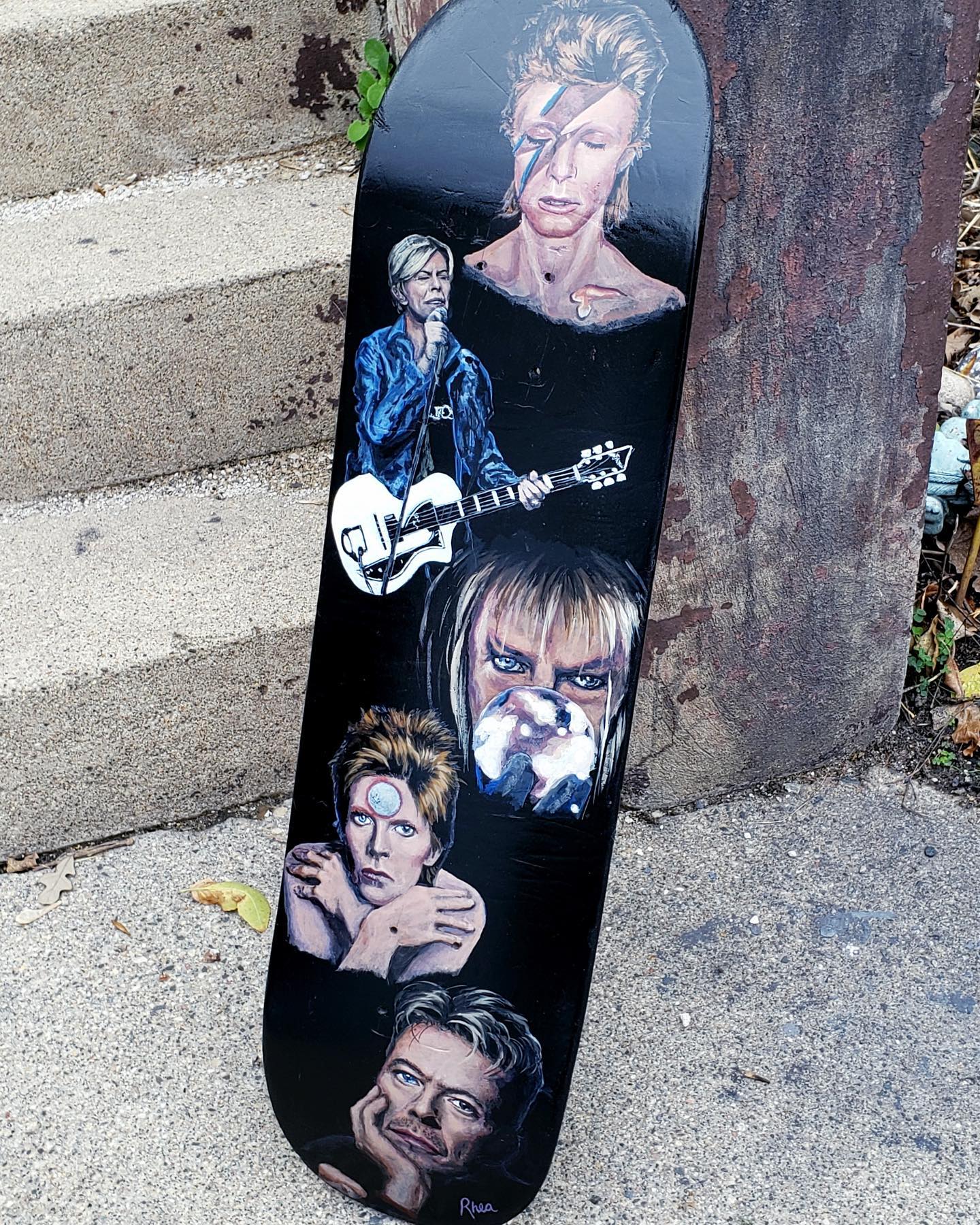 What is your favorite Bowie song? 🧰 @rheanorthingtonart
#davidbowie #bowie #bowieforever #rocknroll #music #recycledskateboards #whatwillyoucreate #diy #painting #art #skateboarding #skateboardingisfun #skate #skateboard #paintingoftheday #diyprojects