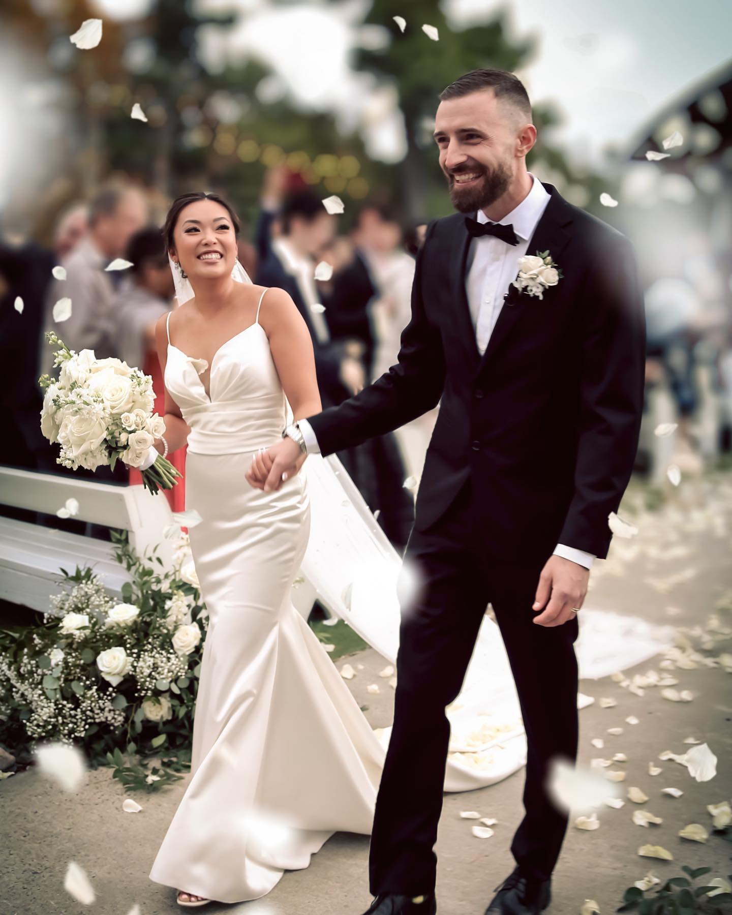 Congratulations to Vivian and Jeff!
🥂 Cheers to the happy couple!
#weddingphoto #fallweddings #belvedere #weddingvideo #ottawaphotographer