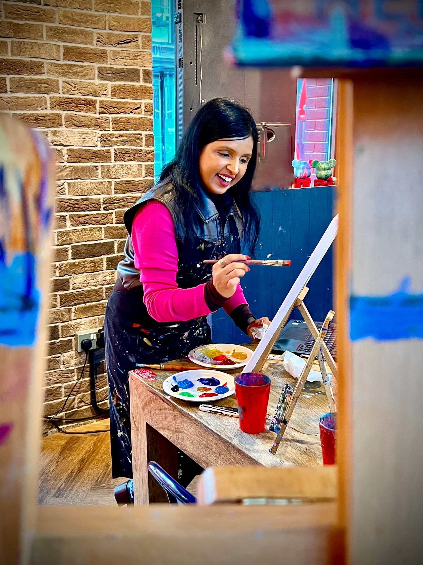 Free Flow painting 🎨
Choose a canvas or a bear and have the freedom to paint whatever you like - all day every day from as little as £12!!
#artbar #artcafe #artplay #artplaylondon #artplayshoreditch
