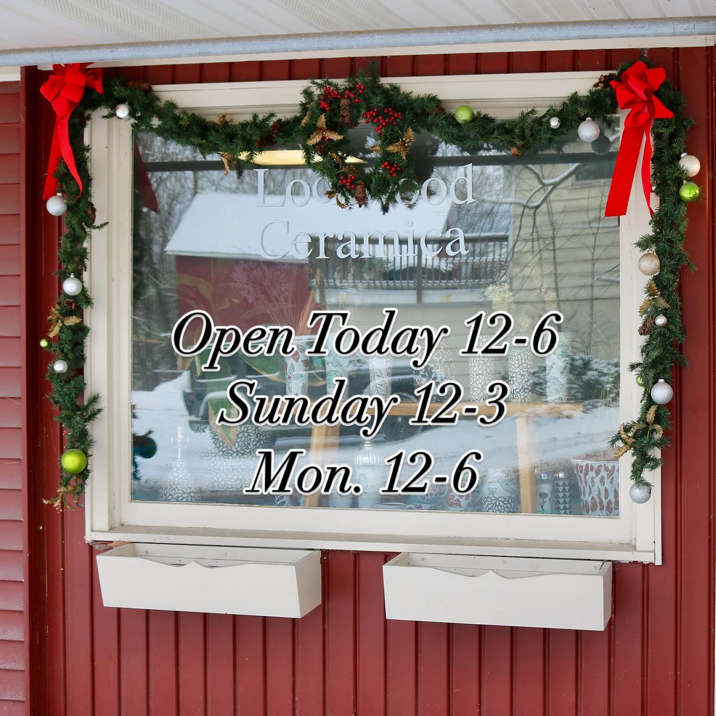 🎄🎄🎄Come visit 1 East Park Row, Clinton, NY. It’s on the corner of Fountain and Kellogg St. 🎁♥️
#pottery #shoplocal #holidayhours