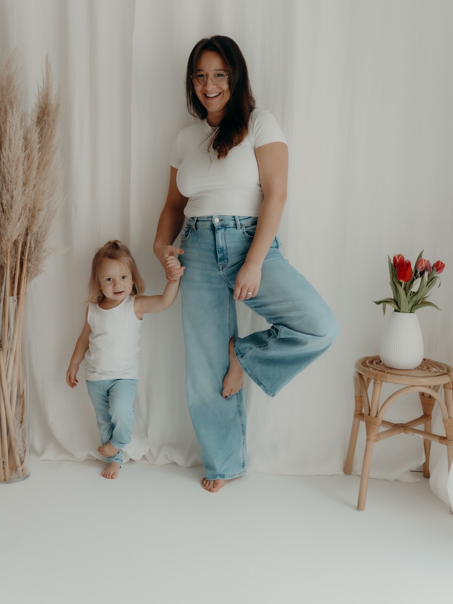 Frühling 2026
Ich bin bereit 🫶🏻✨🌸
Das letzte Shooting stand schon ganz im Zeichen des Frühlings, ich liebe den Winter und die Weihnachtszeit und schaffe es jedes Jahr ein Stück mehr in dieser Zeit voll und ganz runter zu fahren, kein Stress zuzulassen und mich im Rückzug so richtig fallen zu lassen ❤️
Aber jetzt ist genug. Ich bin bereit, total entspannt und bereit für das Jahr 2026 🚀
Wenn du dir für 2026 vorgenommen hast ein Motherhood Shooting zu buchen dann ist JETZT die richtige Gelegenheit, für alle Buchungen im Februar gibt es 100 Euro Rabatt mit dem Code: Spring26
Das Shooting muss bis 31.10.2026 erfolgt sein.
Ich freu mich auf euch, eure Bianca ✨