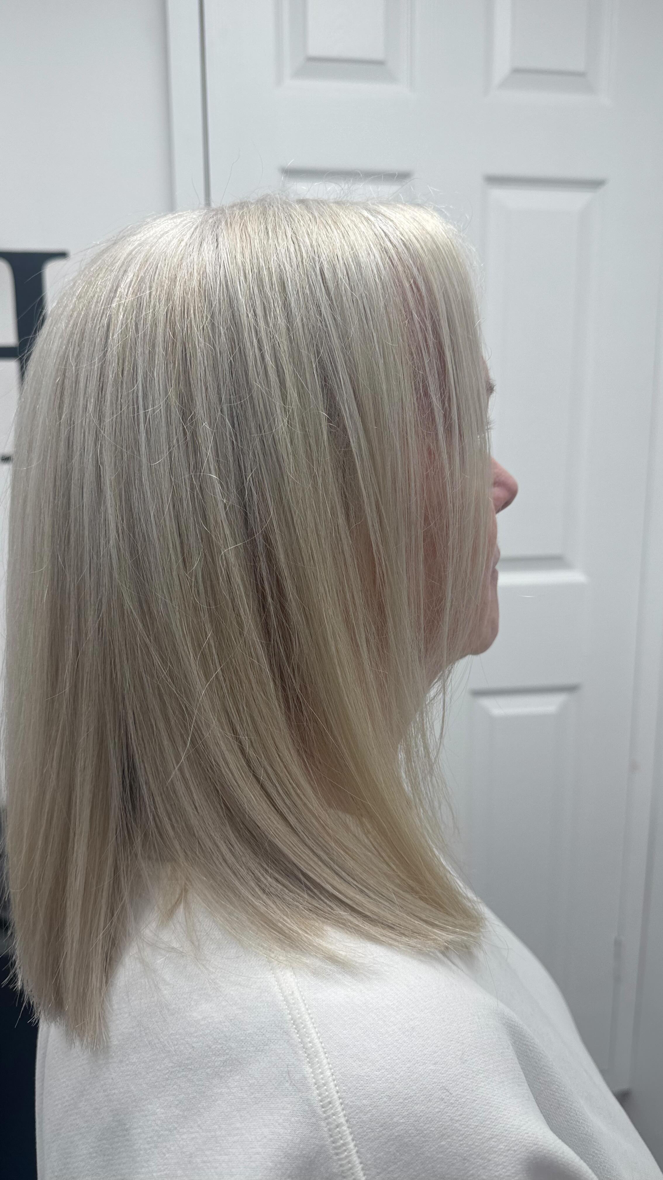 Moving away from an all over colour…. Full head highlights scattered to create a softer grow out, toned with #Wellaplex toner /81 for a cleaner more ash blonde 🩶 With a big cut to get closer to our hair goal 💕