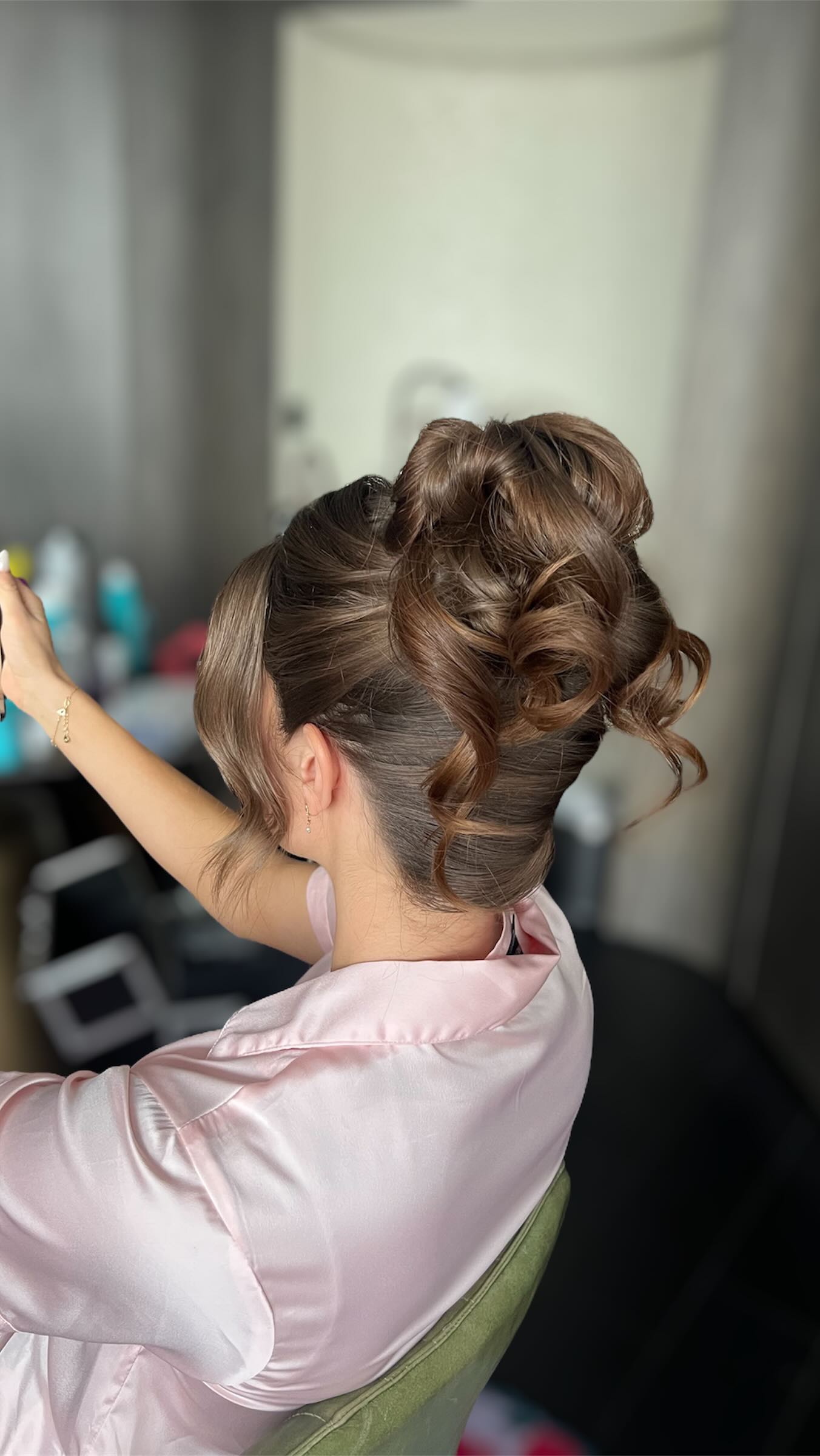 Soft elegance, timeless polish ✨
Creating bridal updos that feel effortlessly luxurious and last from “I do” to last dance 🤍•
•
•
•
#bridalhair #bridehairstyle #weddinghair #bridetobe #bridehairdo #updo #eventshair #weddinghair #eventshairstyle
#bridalhair #bridehairstyle #bridehairtrial #weddinghair #bridehairdo #weddinghairstyle #updo #hairstyles #halfuphair #londonwedding #londonbride #londonhair #bexleyhair #londonbridalhair #bexleybride #bride #kentbridalhair #kentweddinghair #londonweddinghair #halfuphairstyle #kentbridalhair
#kentweddinghair #kentbridalhairstylist #kentweddinghairstylist #weddinghairideas #weddingideas #bridalhairideas #londonbridalhair #londonbridalhairstylist #londonwedding