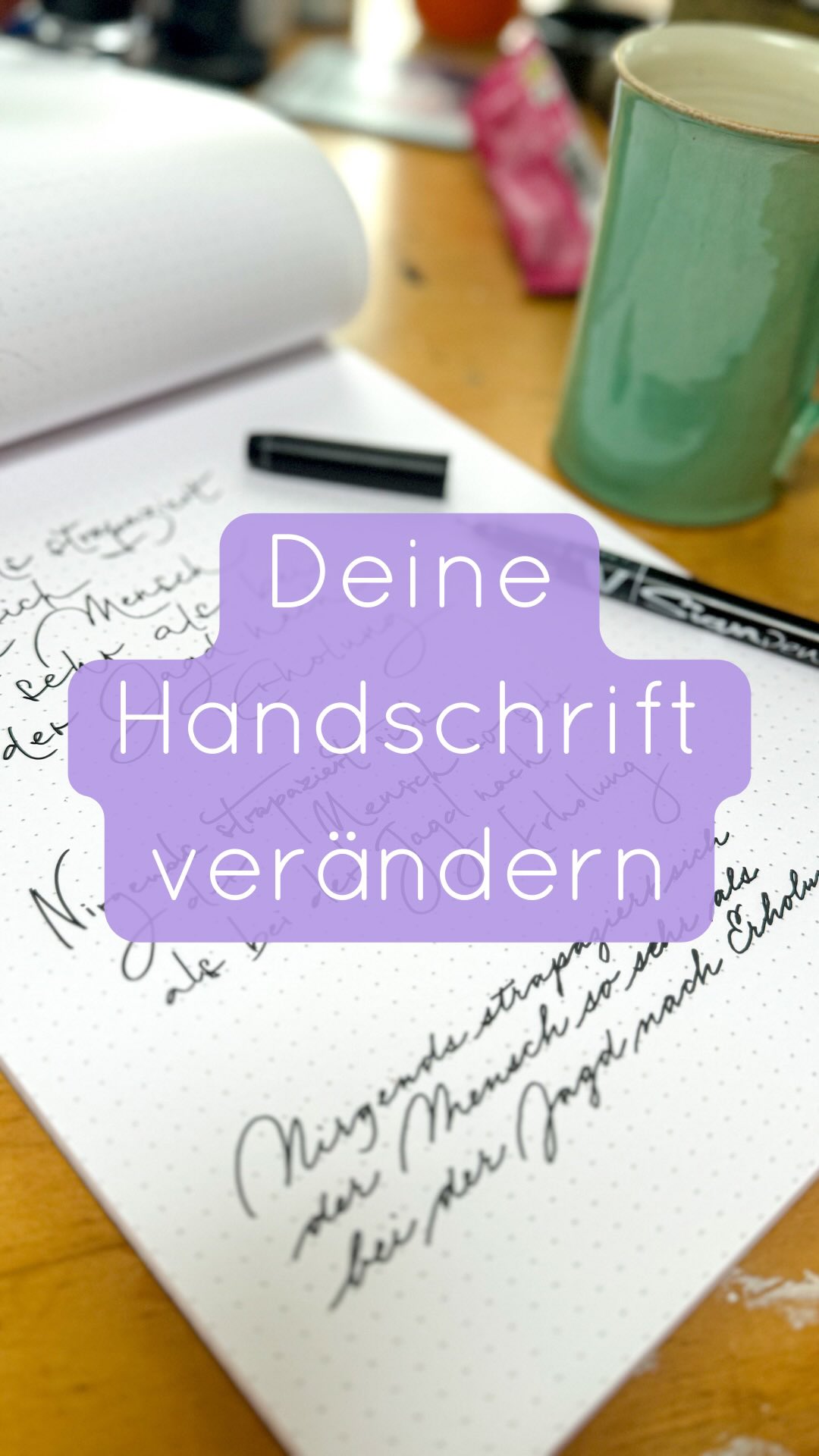 ☀️ Deine eigene Handschrift kannst Du verändern, indem Du u.a. die Buchstabenform, die Stifthaltung, die Ober- und Unterlängen und die Schreibgeschwindigkeit veränderst. Im ersten Versuch habe ich größere Schwünge eingebaut und sehr schnell geschrieben, im zweiten dann die Höhe der Ober- und Unterlängen vergrößert und die Kleinbuchstaben verkleinert. Der dritte Versuch ist in American Cursive geschrieben - eine eher langsam und kontrolliert geschriebene Schriftart. Euer Schriftbild ändert sich verblüffend nur durch diese kleinen Veränderungen- versucht es gern mal aus! ❤️
#handschrift #handschriftverbessern #handschriftlich
Kalligraphie l Handschrift l Lettering l Hannover