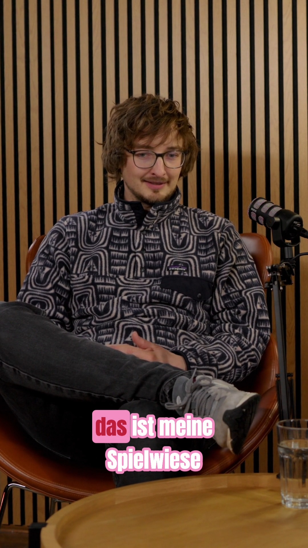 Manche feiern es, wenn sie mal nicht so viel zu tun haben. Andi Ramelsberger, Co-Founder und Geschäftsführer von @spreadfilms.de, blüht auf, wenn so richtig viel zu tun ist. "Workload ist meine Spielwiese", sagt er im KeepRollin' Podcast.
Und das kann ich absolut bestätigen. Ich arbeite schon lange mit Andi zusammen und kenne tatsächlich niemanden, der so viel Arbeit in einer derartigen Geschwindigkeit und einem so unendlichen Durchhaltevermögen bewältigen kann.
Das ganze Gespräch gibt's im KeepRollin' Podcast auf Spotify und YouTube!
#marketingpodcast #keeprollin #podcast #spreadfilms