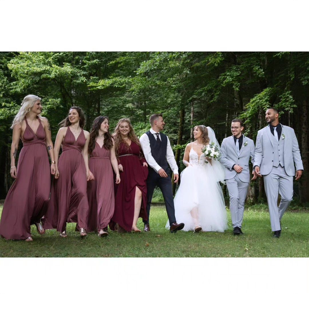 Dynamische Gruppenbilder 🧡
Warum nicht auch mal Bewegung in das Gruppenbild bringen? Was meint ihr? Sollen sich alle Gäste aufstellen und in die Kamera lächeln oder darf es auch mal in Bewegung sein und damit mehr Dynamik ins Bild bringen?
#Hochzeitsdienstleister
#geschichtenerzählerin
#gruppenbild
#hochzeitsfotografmünchen
#hochzeitsideen
#hochzeitsbilder
#hochzeitsfotografmünchenumland
#hochzeitsfotografbayern
#hochzeitsreportagemünchen
#hochzeitsfotoideen