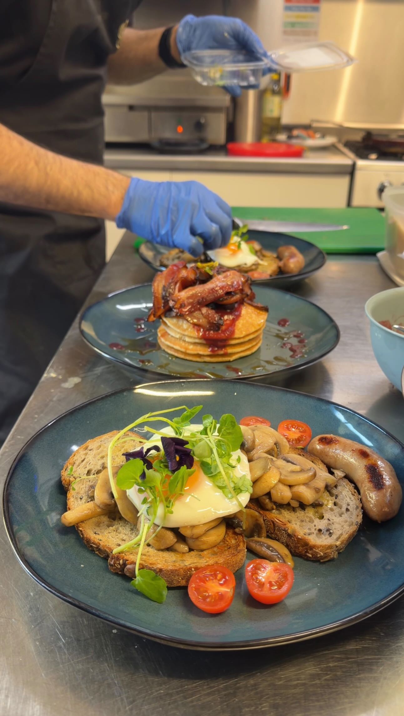 Can’t decide on your next brunch spot? We can recommend somewhere (totally unbiased) 👀🥞
Our brunch is just as delicious as our sandwiches, and the coffee… well, it speaks for itself 😮💨
If you haven’t tried it yet, make sure it’s on your list!
And don’t forget your furry friends 🐶🐾 we love treating them too!
#hitchineats #chillibhitchin #brunchinhitchin #hertfordshireeats #visithitchin