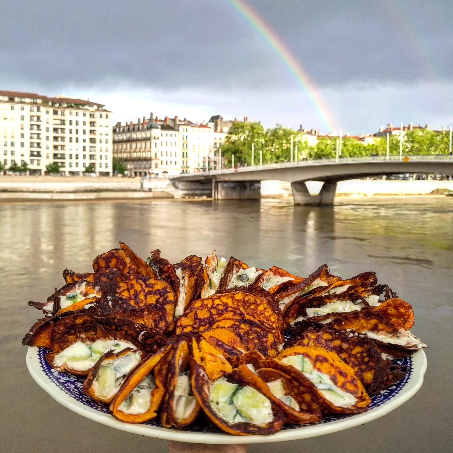 Crêpes de lentilles corail à la sauce raïta, goût pluie et soleil!
Quand tu mixes ton Dahl de lentilles pour en faire des crêpes....
#nowaste #nofilter #onset #catering #rainbow #lovefood #flashback