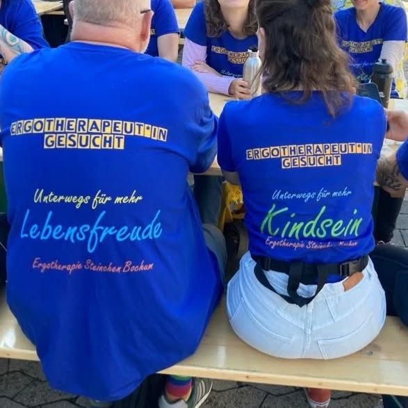 Betriebsausflug zur Rehacare in Düsseldorf.
Wir haben viele Eindrücke und einige neue Ideen gesammelt.
Und unsere Tshirts sind vielen ins Auge gefallen. Wer weiß, vielleicht bekommen wir ja bald noch ein bisschen "Zuwachs"?