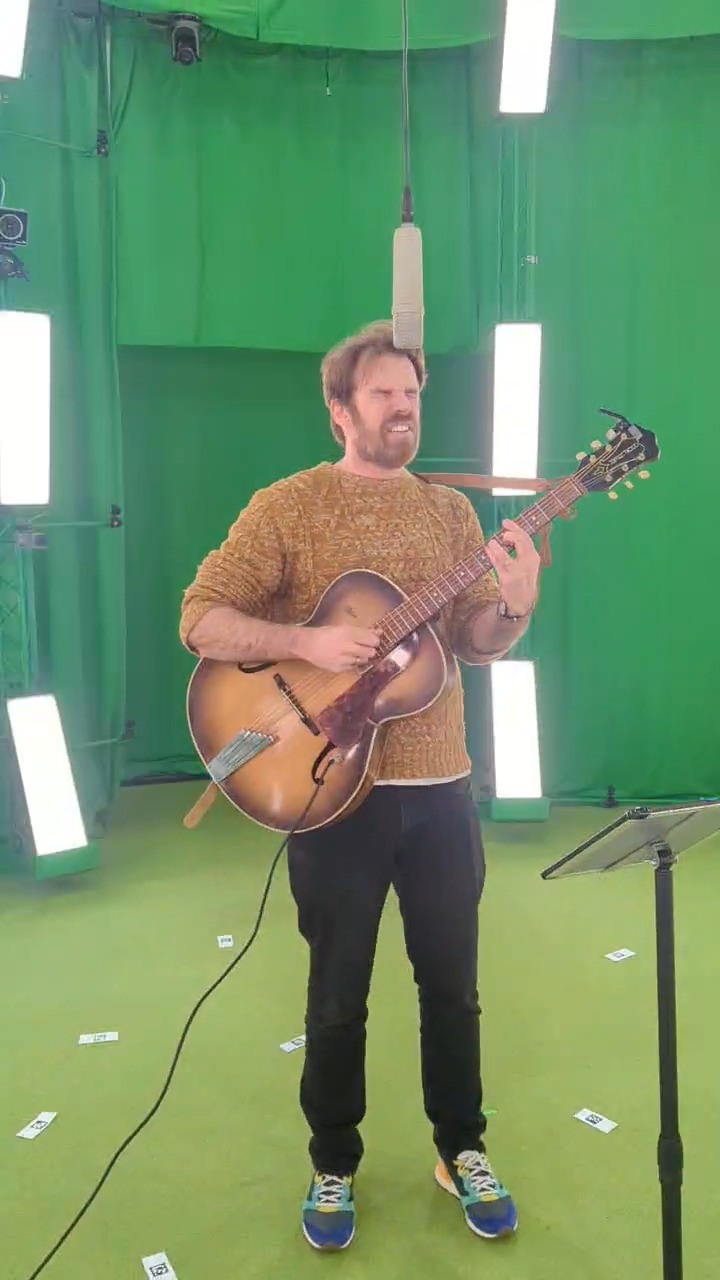 This video is not sped up...he's just that good. 🙂↔️
Here's a quick behind the scenes clip of @ashleyjkeeler in our 4Dviews volumetric capture studio.
You'll have to stay tuned for the result, which will be a 360 video using the technique of gaussian splatting.
#gaussiansplatting #gaussiansplat #360video #volumetric