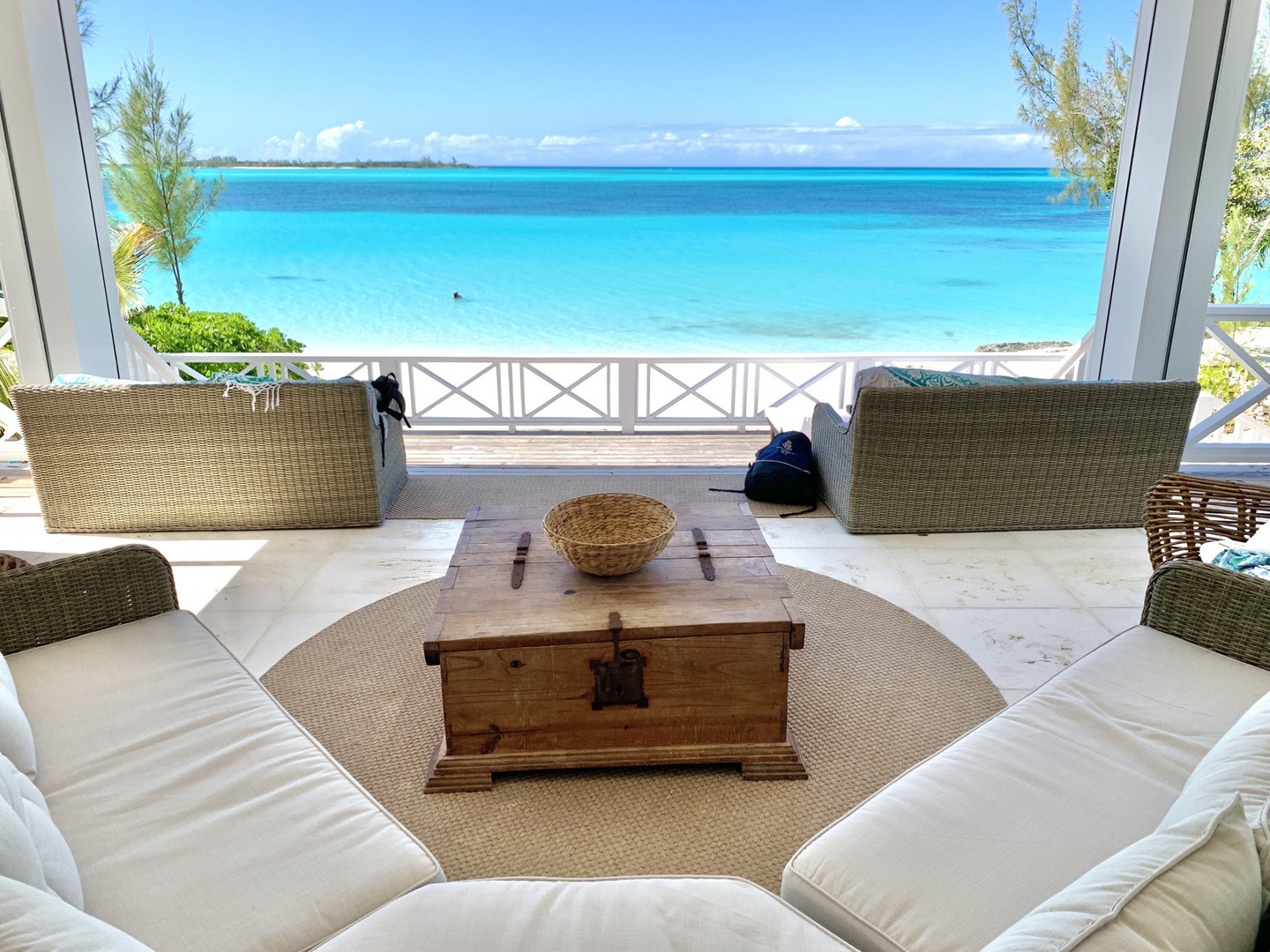 𝕄𝕆ℕ𝔻𝔸𝕐 𝕍𝕀𝔼𝕎𝕊 - Kick your feet up and throw all your stresses away at The Beach House on Rose Island, we'll let you know when lunch is ready! 🧑🍳🍲
*
*
*
*
*
#daycharter #bahamascharter #boatcharter #privatecharter #privatebeach #luxurycharter #travelbahamas #visitbahamas #daytrip #luxuryexcursion #customcharter #secludedbeach #secludedbeaches #oceanaddict #tropicalparadise #boatday #bestbeach #roseisland #thebahamas #bahamastravel