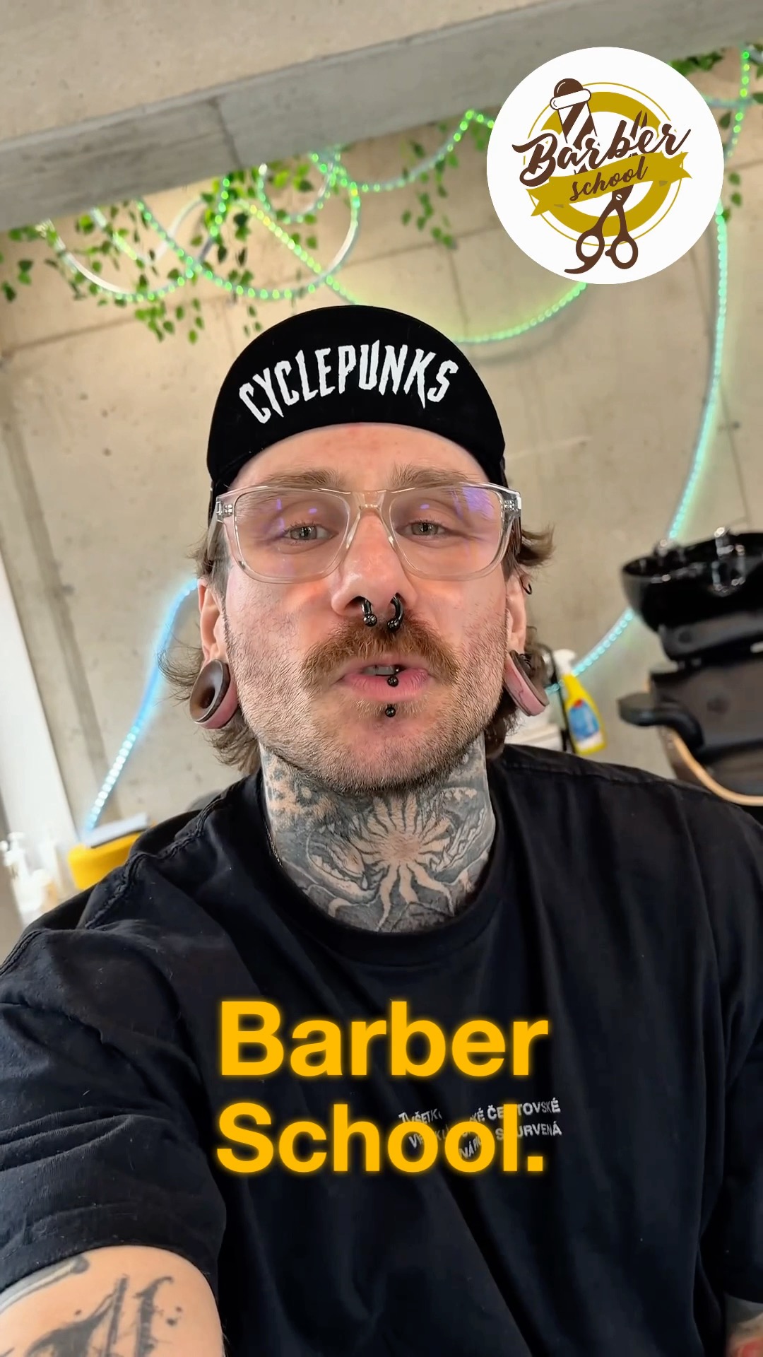 💈 Školení v PRAZE! ✂️🔥
Konečně máme nový termín – vidíme se 28. 3. 2026 v Praze na dalším školení! Čeká nás look and learn show se třemi modely, hromada funkčních tipů na pánské střihy a hlavně si to půjdeme společně užít. 👊✨
Pojď do toho s námi a posuň svoje skills zase o level výš! 🚀
👉 Více info a rezervace míst najdeš na našem webu!
#barberschoolcz #barberschoolpraha #barberkurz #lookandlearn #barbering #barberskills #barberlife #2026