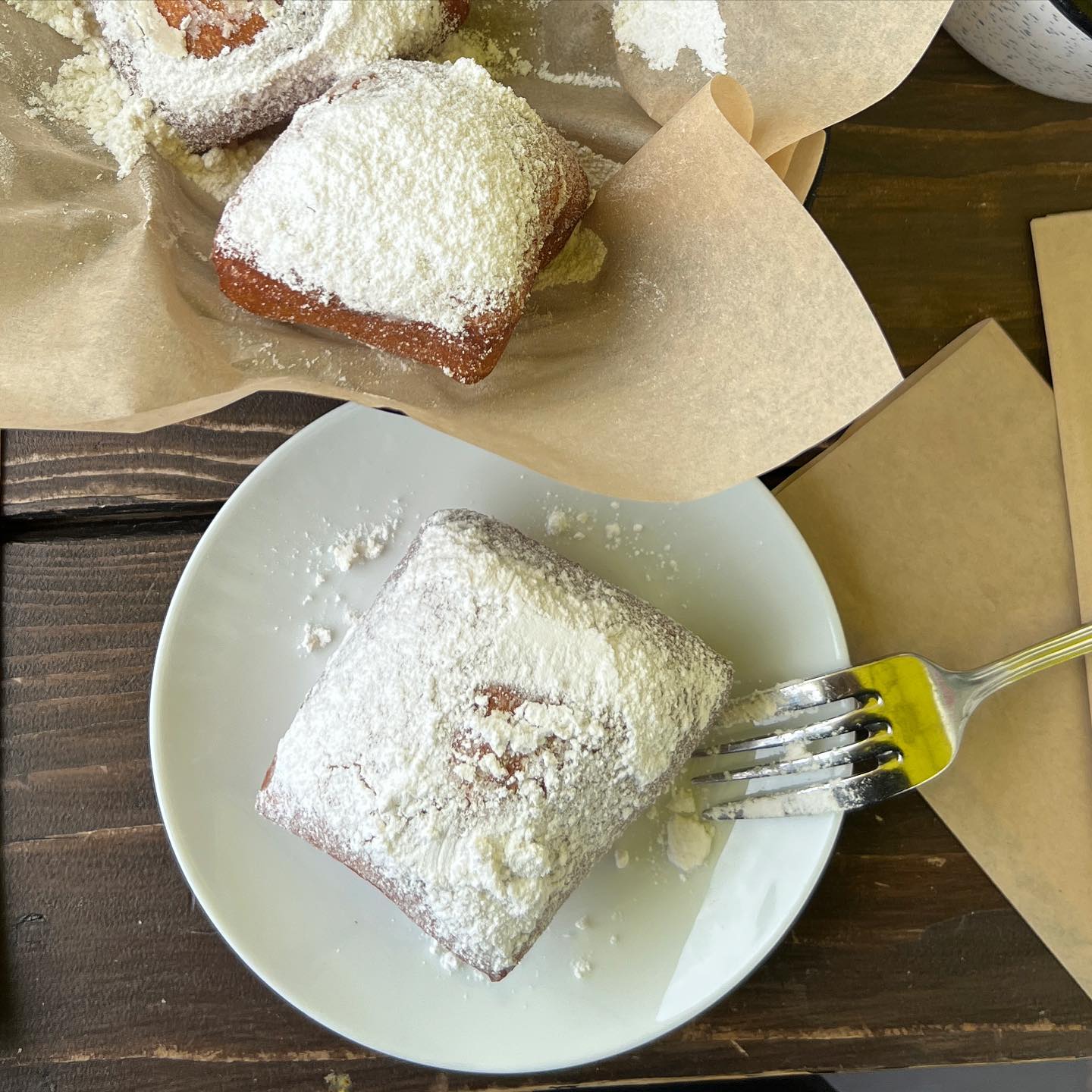 Fluffy, messy, sugary vegan beignets from @thewildchive 🌱
#vegan