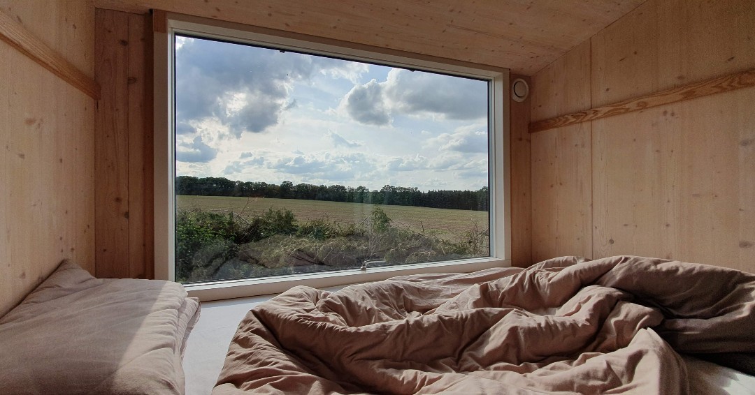 Nach einem wunderschönen Abend in der Esswerkstatt von MiO mit dieser Aussicht aufwachen? Noch sind Nächte im TinyEscape in Chemnitz frei! Schnappt sie euch!
tinyescape.de/buchen
#tinyescapehamburg #cabinwoodtinyhouse #chemnitz #tinyescape #escapehamburg #naturerlebnis #reisenindeutschland #travelgermany #weroamgermany #minimalism #rückzug #zufluchtsort #trip #weekendtrip #tinyhouserentals #tinyhouserental #tinyhousebuild #tinyhouseairbnb #airbnbhomes #airbnbcabin #tinycabin #cabinstay #cabinrentals #glampinghub #tinyhouseonwheels #adventurehomes #tinyhouseinterior #tinyhouse #tinyhousemovement