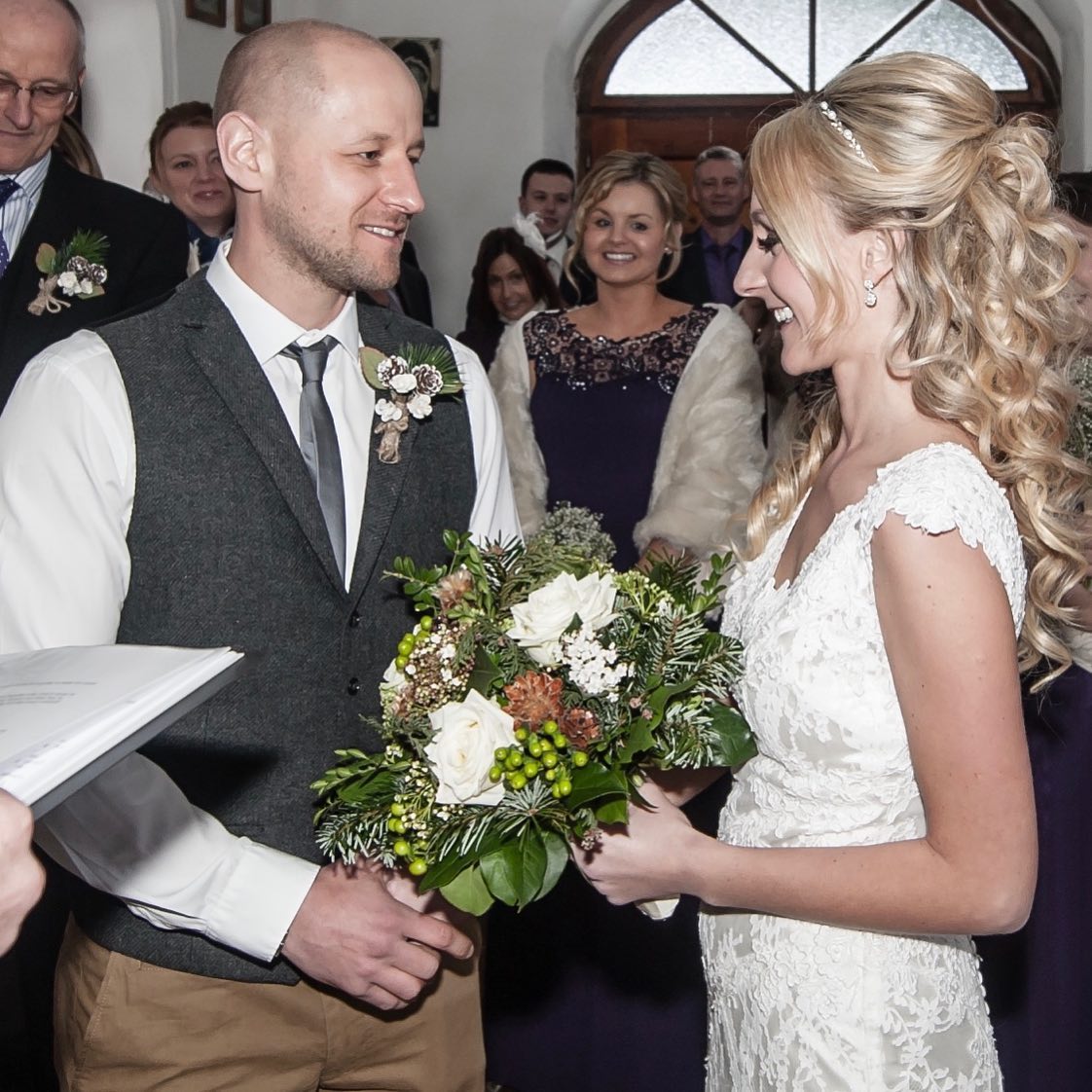 Love the view I have when leading a wedding ceremony ❤️!
Seeing the smiles and loving looks on people’s faces as we all witness a defining moment in life happening before our eyes. 😌
This destination wedding ceremony in a little chapel in the Austrian Alps🇦🇹🏔was just perfect. 🥰
#destinationwedding #weddingaustria #wedding #wedding2021 #alps #austria #austrianalps #marryabroad #weddingabroad #weddingceremony #hochzeit #weddingphotography #hochzeitsfotografie