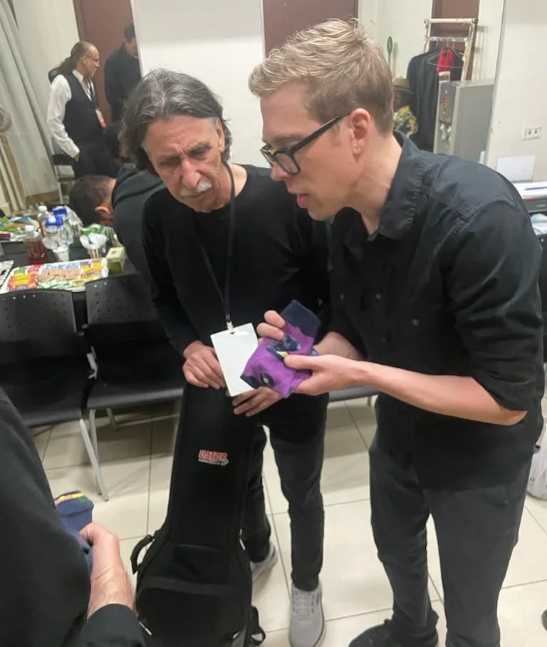 My students helping me prepare for the big concert at the #panamajazzfestival ... Dinosaur socks or cats with headphones??? Another amazing year at the Panama Jazz Festival!!
#panamajazzfestival2023 #jazz #saxophone #musicteacher #catsocks #touringmusician #newyorkjazz #newyorkjazzacademy