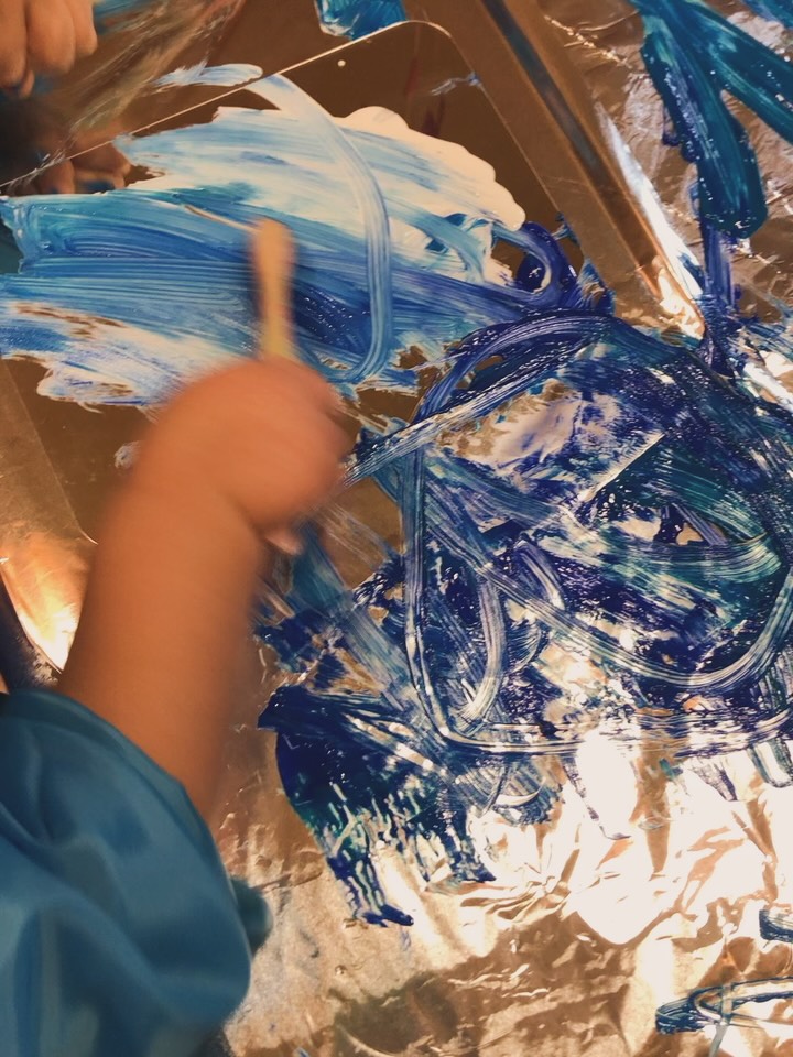 “I bambini costruiscono la propria intelligenza con le loro mani, con i segni, con il fare.” Loris Malaguzzi
Lasciare una traccia non è un semplice gesto grafico; è un atto di scoperta ed espressione di sé.
#nidodinfanzia #espressività #asilonidomilano