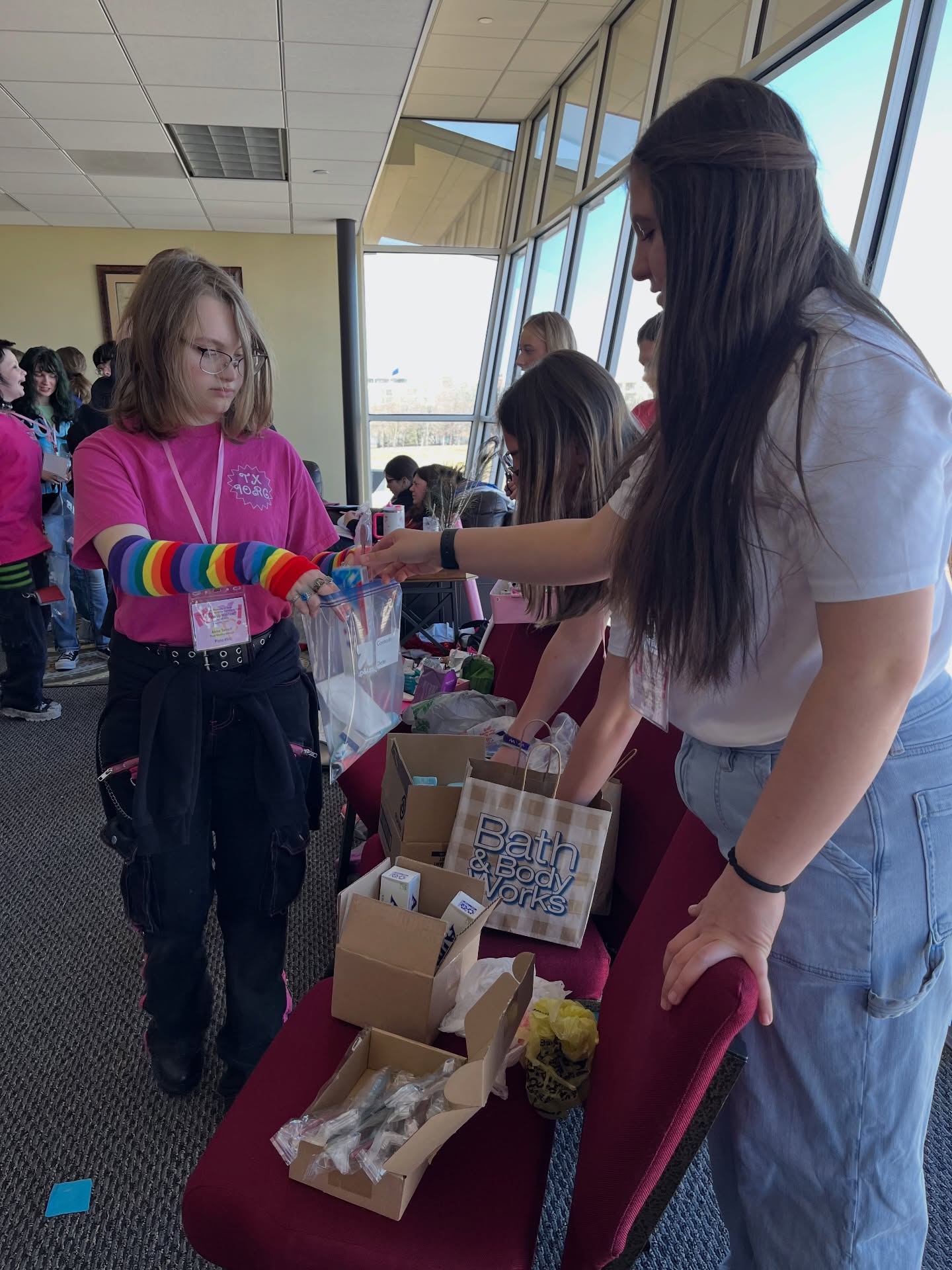 GLC‘s Dream Kit making time to support Star of Hope Mission in Houston! 🛍️#CharityProject #Service #Love #Midyear @starofhopemission