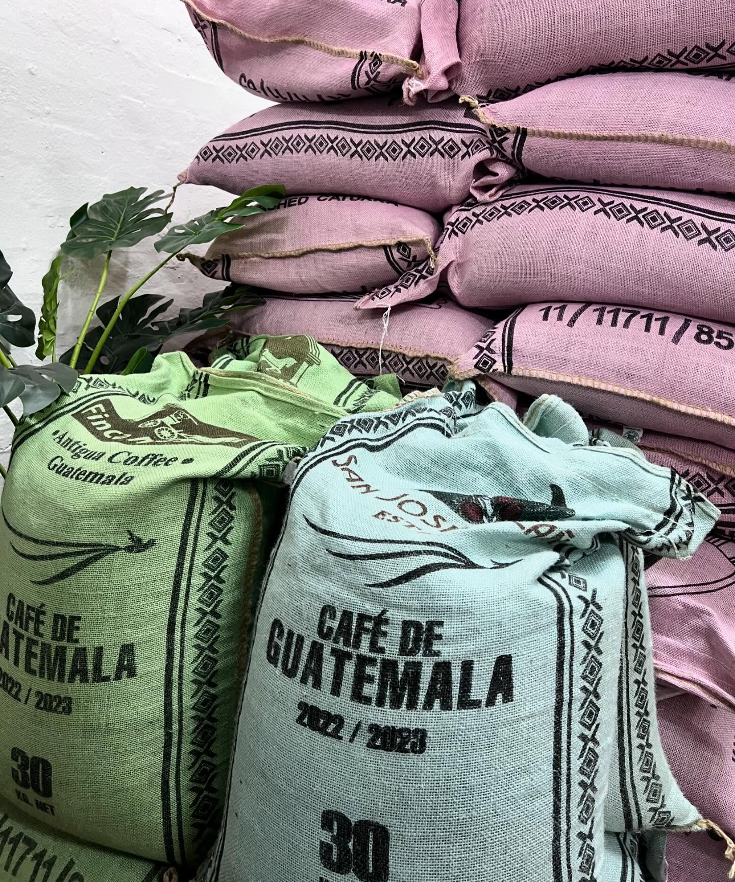 NEW COFFEE: Finca San Jose Ocana is the final instalment of this season’s run of Guatemalan micro lots. The Honey Processed Bourbon lot delivers on complexity with notes of lime, gooseberry and cacao.
Our Guatemalan coffees are all sourced in collaboration with Javier from @caribbeangoods . Already got some great Guatemalan coffee in our sights for next season!