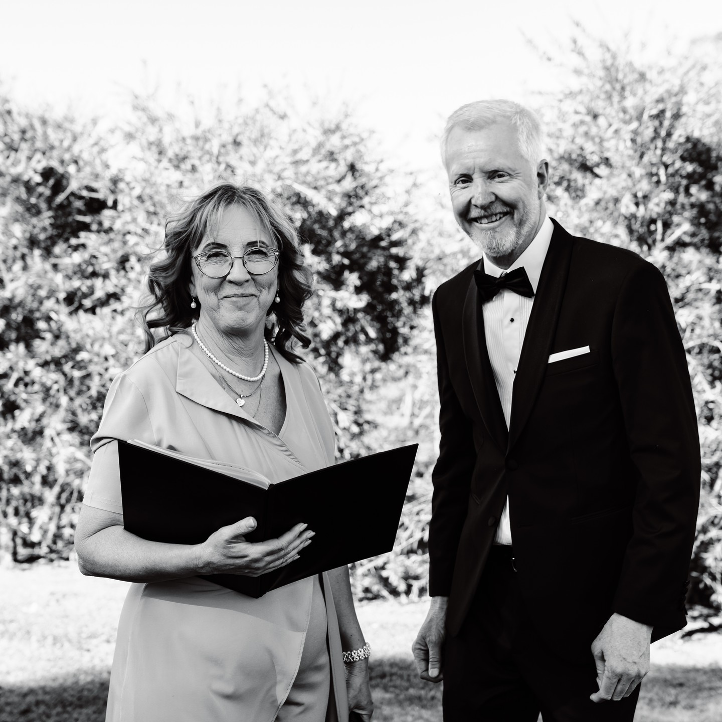 Thoroughly enjoyed preparing for the marriage ceremony of @aliceisthewonderland and @jacksonjgrant1994. So lucky to have my beautiful husband by my side here. Ben has given me endless encouragement, every step of the way, since early 2021 when I started my celebrant studies ! He has been a barista, chef, IT guy, sound guy, chauffeur and so much more.
Huge shout out to @whitelaneweddings_ for this super cute pic of us 🥰
@andrewpeacewines