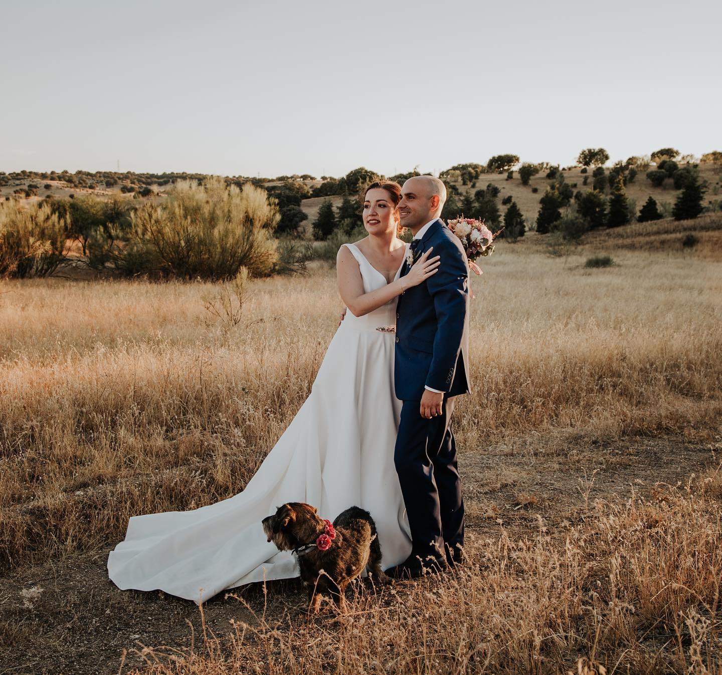 Reportaje de L&J. que complicidad y amor se notaba en esta fantástica pareja. #amor #bodas2022 #fotografosdebodas #complicidad #campo #noviosyperro #wedding #marriage2022
@aalcachucho