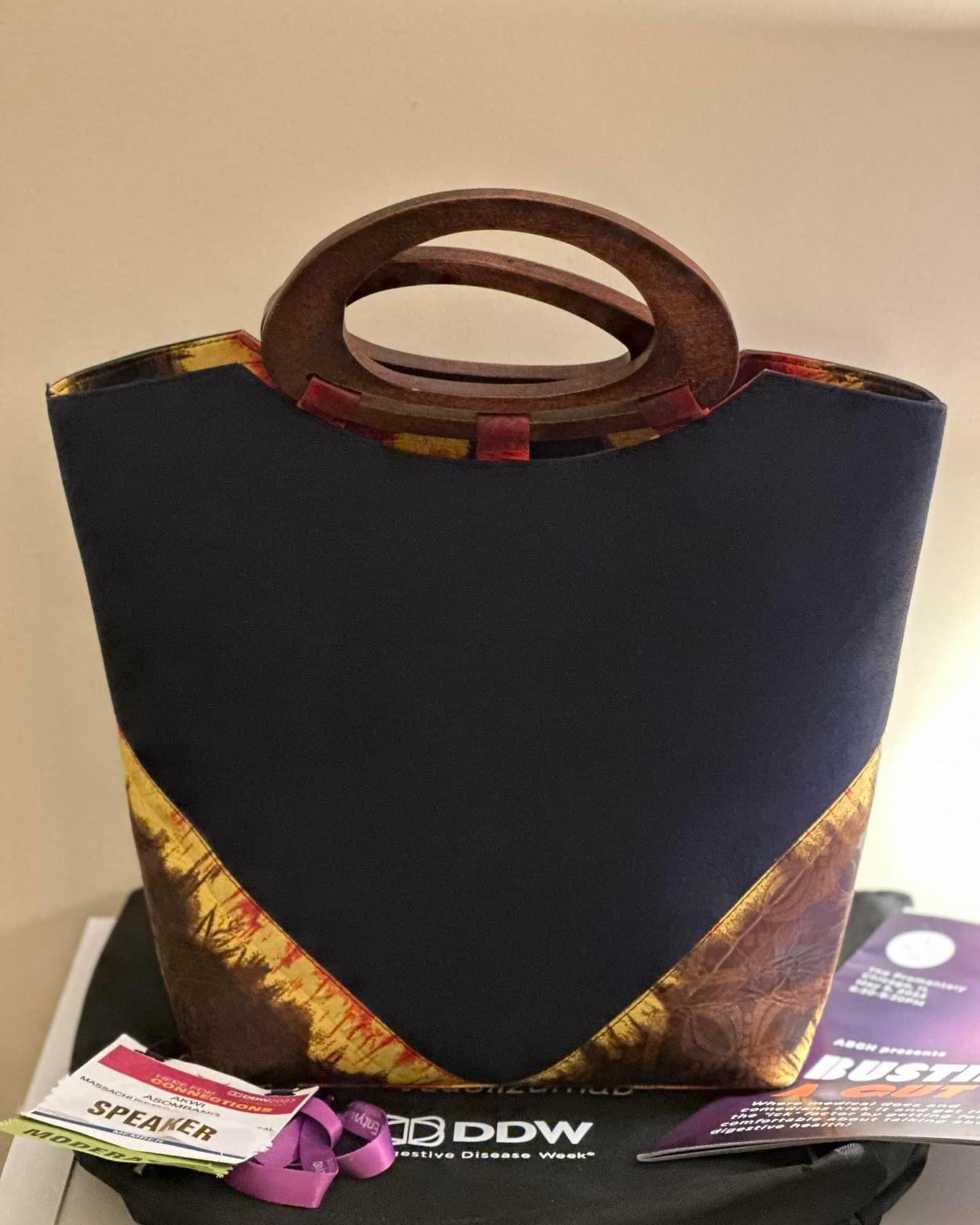 Step up your accessory game with Shuku Handbags!. Visit our website 👆🏾 in our bio.
#shukuaccessories #totebagcustom #afrocentricbags #fashıonbags