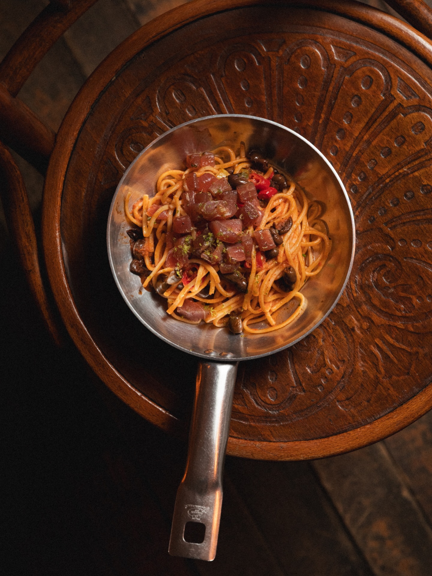 A special moment for our Tonno & Limone. Fresh tuna pasta with chily, olives, tomateos, cappers & lemon zest.
.
.
.
#linguinitrattoria #italianrestaurantamsterdam #foodieinamsterdam