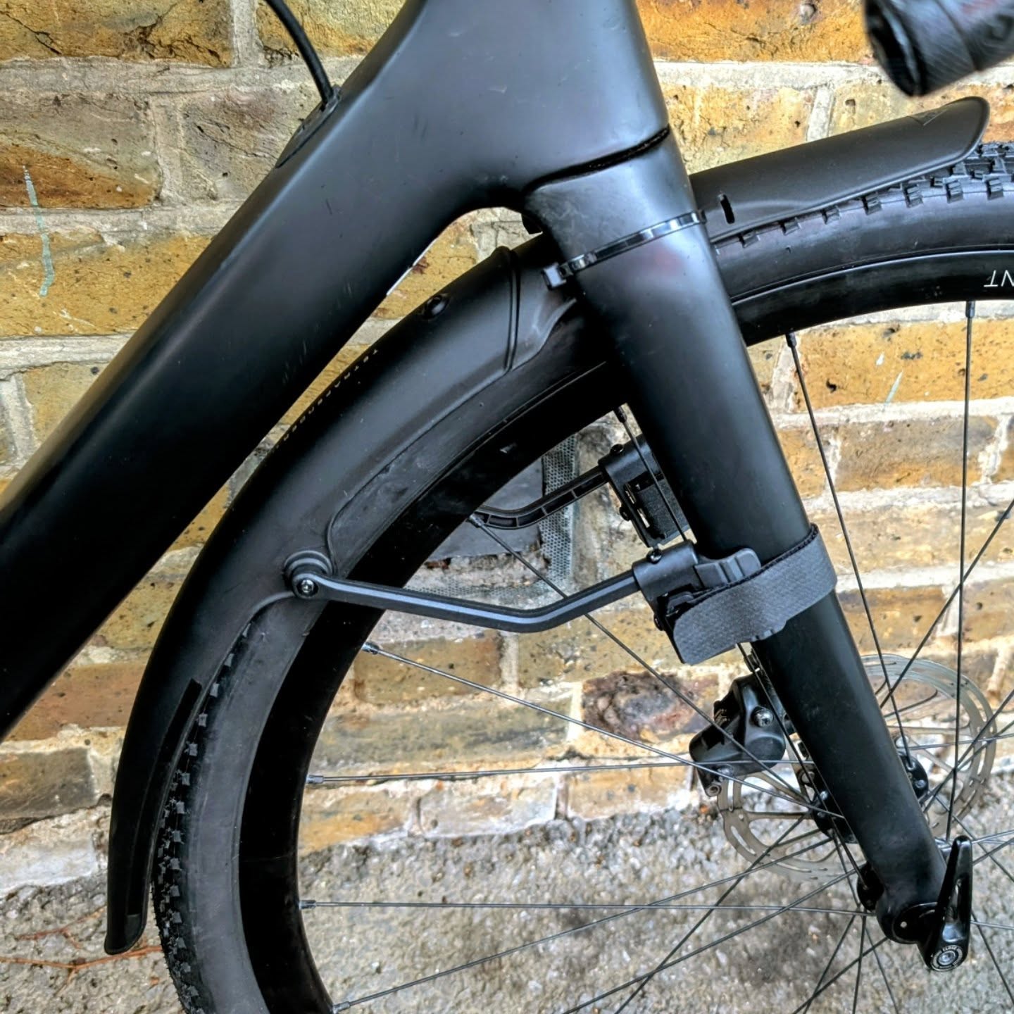 Just what you need in this horrible weather! Topeak
Tetra Fender G1 gravel guards in stock, Easy to fit/remove and look sick! 🤘#topeak #gravelbike