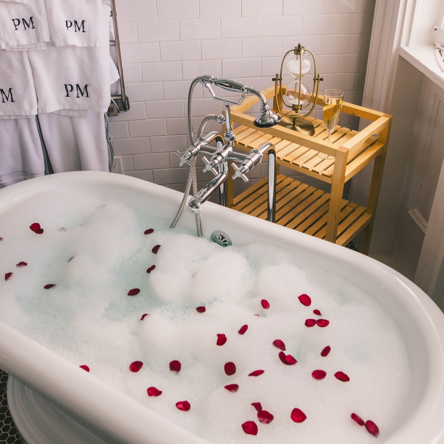 Historic Hearts — where love stories feel timeless.❤️
This Valentine’s Day, escape to Pandora’s Manor for a weekend steeped in romance and history. From a guided tour of the Manor to breakfast in bed, every detail is designed to slow time and savor the moment.🥂
#valentinesday #visithp #visitnc