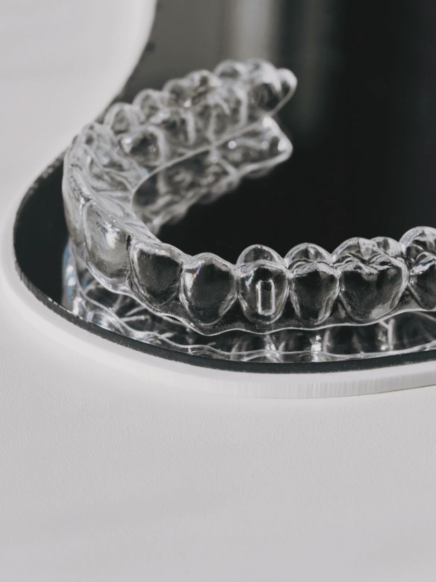 La discrétion, portée à son plus haut niveau.
Les aligneurs ClearCorrect sont conçus dans un matériau reconnu pour sa grande transparence et sa tenue dans le temps. Parmi les solutions les moins visibles du marché, pour un traitement orthodontique tout en subtilité. #orthodontist #brussels #dentalcare