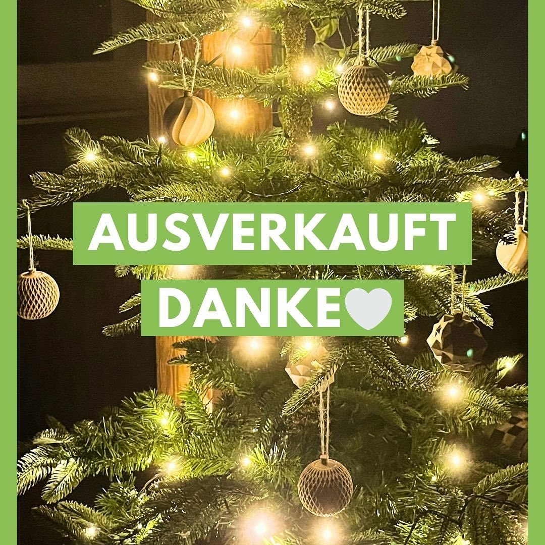 Wahnsinn🤩
Pünktlich vor Weihnachten sind wieder mal alle Zweihnachtskugeln vergriffen! Damit sind wir das dritte Jahr in Folge ausverkauft🥳 Ohne Euren großartigen Support wäre das nicht möglich - vielen lieben Dank für Eure Einkäufe in unserem Shop & auf den Weihnachtsmärkten, Euer wertvolles Feedback zu unseren Produkten und die zahlreichen Weiterempfehlungen an Freunde & Bekannte💚
Wir stehen bereits jetzt in den Startlöchern für 2025 und freuen uns darauf, Euch im kommenden Jahr neue Produkte zu präsentieren💯
#danke #ausverkauft #soldout #staytuned #weihnachten #bio #nachhaltigkeit #geschenke #rething #zweihnachtskugel