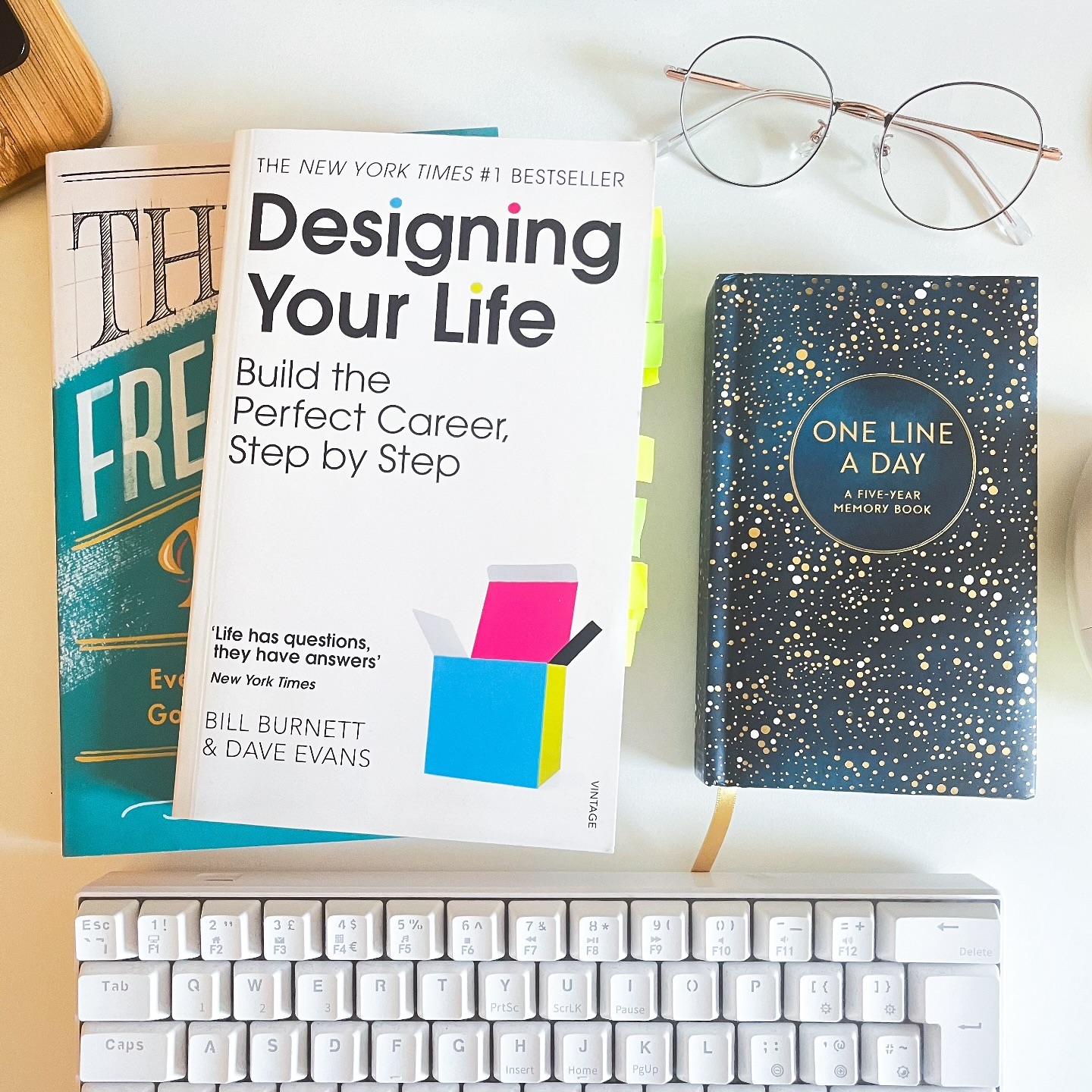 Happy New Year everyone! 🥳💕
January is one of my favourite months; as a self-dev junkie, I love being in the “new year new me” mindset 🤩 After a December filled with good food and company, I’m happy to be back at my desk again 🥰
I recently finished reading Designing Your Life for Tandem’s Business Book Club (which is a good one, guys! Why isn’t this recommended by career advisors everywhere?) and I’m now nibbling through The Freelance Bible which I started two years ago but got distracted ever since 🤣 Special thanks to my secret Santa @themanuscriptmechanic for my gorgeous one-line-a-day diary which I’ve always mused about buying. The fact that it came from you means all the more! 💕 Being in my late 20s, documenting the next five years is going to be invaluable to look back on ☺️
For 2025, my goals are:
📚 To read 55 books (5 more than last year)
🏡 Buy / be in the process of buying my first home eep 🥹
💪 Leave imposter syndrome in my dust and approach my career with more courage to try new things and make mistakes (online shop coming soon 👀)
What’s new for you? What are you manifesting for 2025? ❤️
#2025goals #2025goalsetting #freelancelifestyle #newyearbooks #newyearreading