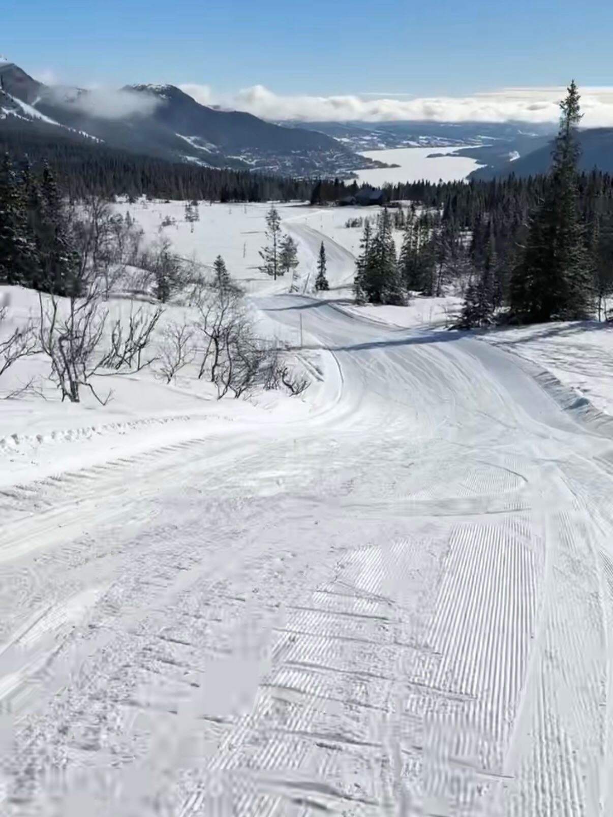 2 februari och nu öppnar äntligen Fjällvalsliften i Tegelfjäll 🙏😃
Varmt välkommen dagligen 11.00 - 15.00
🧇 ☕️ 🔥
📸 @karrokrejci