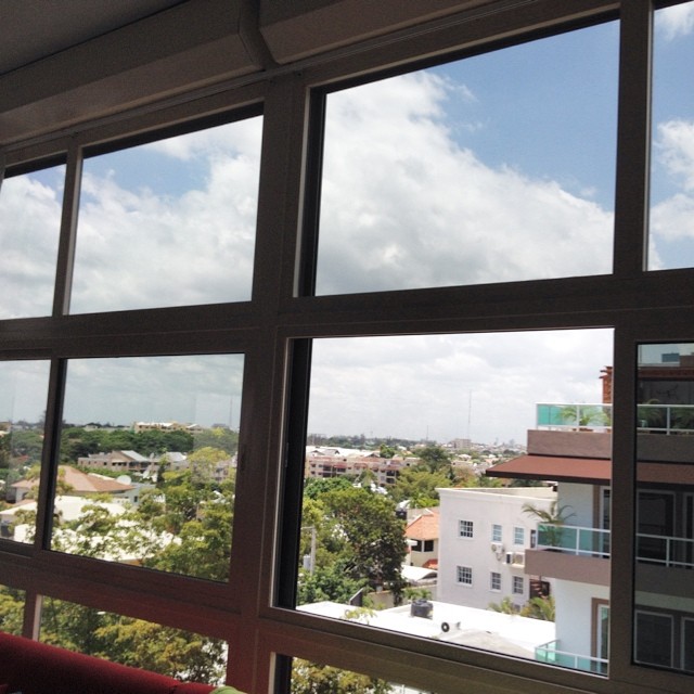 Protege tu interior del Calor sin necesidad de oscurecer tus cristales!! Huper Optik Ceramic #windowfilms #huper #huperoptik #laminados @solgard_rd