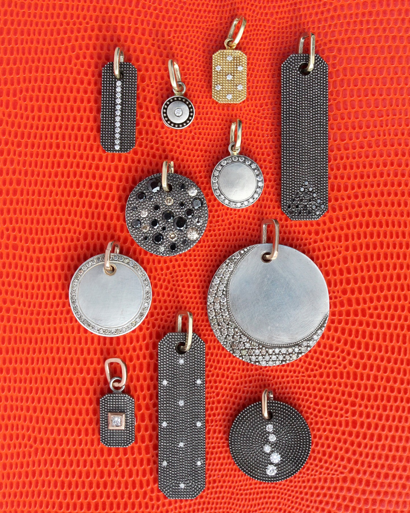 SUNEERA! Perfect pendants to layer, or stand alone. Another one of our designers who is coming to town for a Spring Trunkshow! Join us May 1st and 2nd and explore this Mother-daughter line, just in time for Mother’s Day!
#diamonds #smallbiz #womenowned #stylebymax #artisian