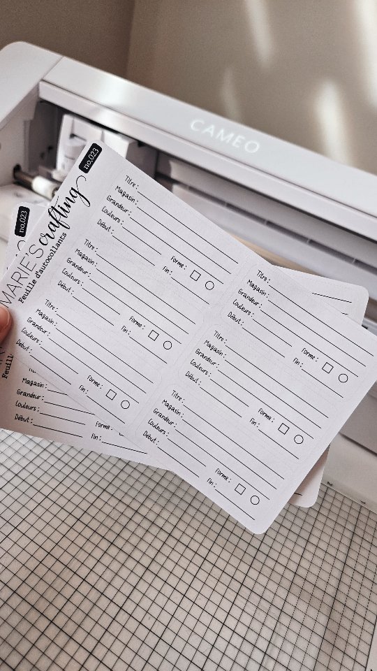 ✨️ Aujourd'hui, une cliente m'a contacté parce qu'elle voulait des autocollants de fiches descriptives pour son Diamond Painting. J'adore réaliser vos commandes personnalisées, donc n'hésitez pas à m'écrire en message privé ou par courriel pour vos idées et vos projets!
📚 Vous faites du Diamond Painting et cela vous intéresse, écrivez-moi! ✨️