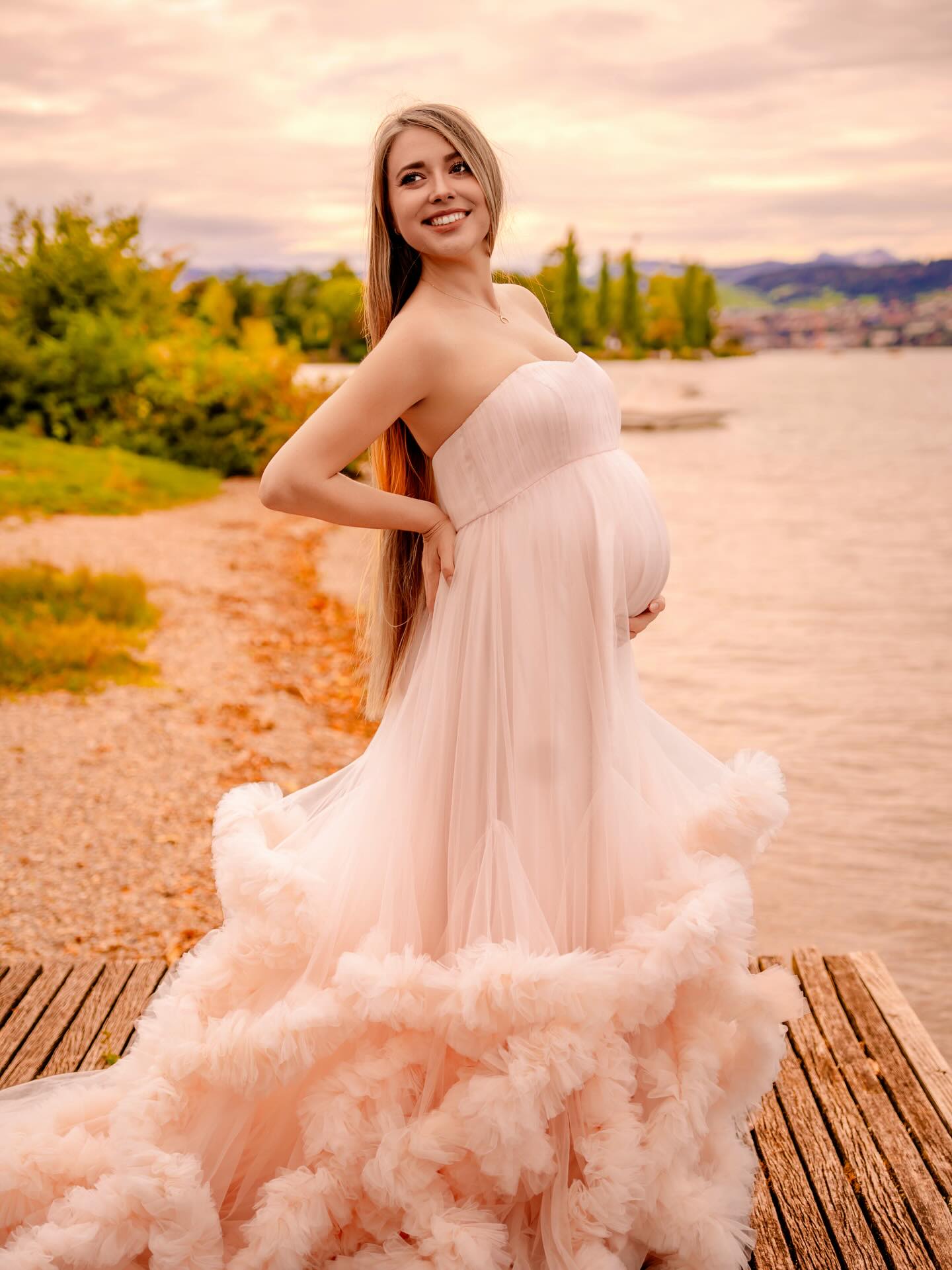 If you remember my previous post, we also shot some outdoor photos 🤍 I’m so happy my photo studio is just 5–10 minutes from the lake — endless space for creativity! 🧡🧡🧡.
.
.
.
Newborn, Family & Maternity Photographer in Zürich area | Ksenia Photography
.
.
Neugeborenen-, Familien- & Schwangerschaftsfotografin im Raum Zürich | Ksenia Photography
.
.
.
.
#maternityphotography #motherhood #zurich_switzerland❤️ #newlife #schwangerschaftshooting