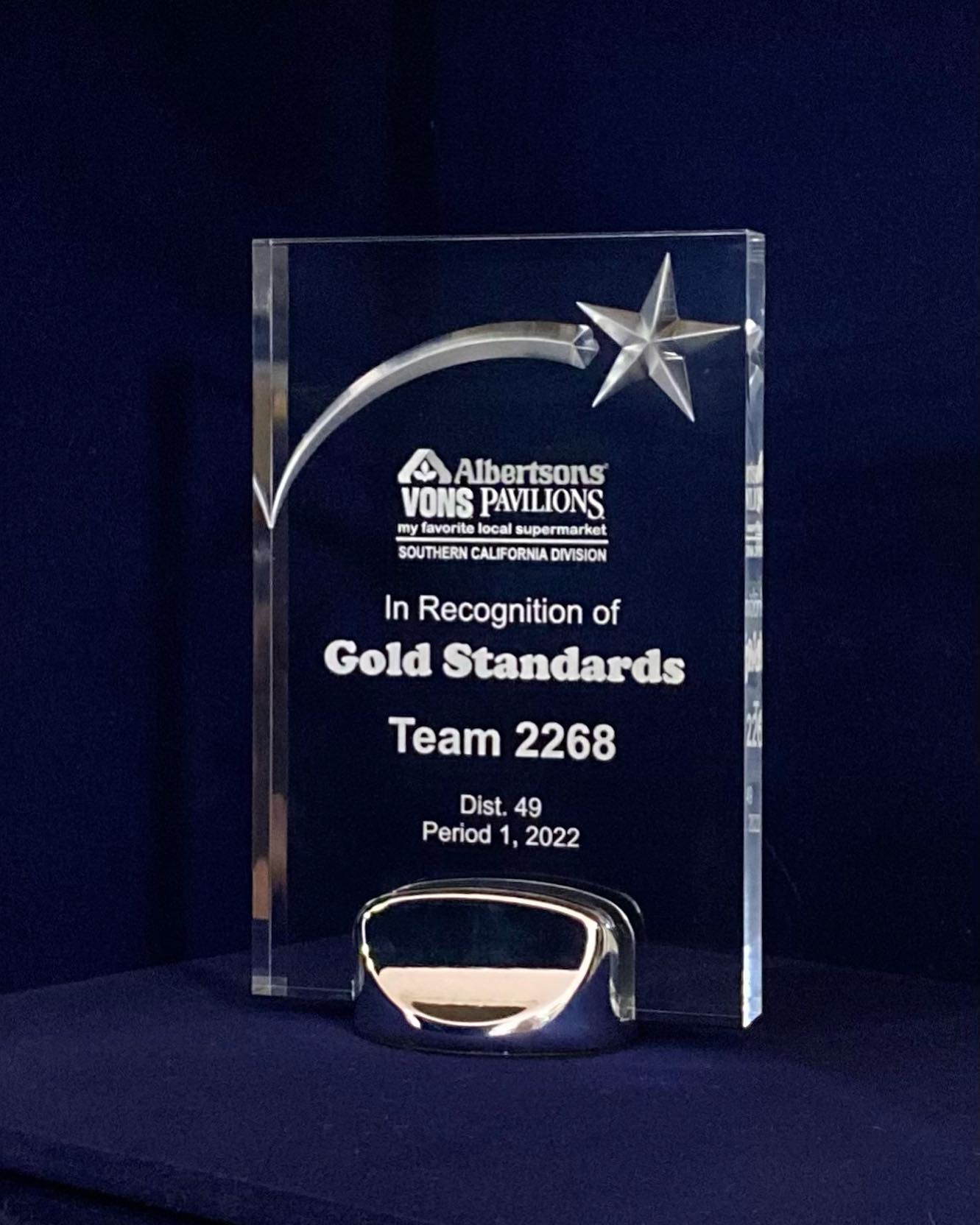 Recognize your team’s achievements with this Acrylic Shooting Star Award. Style #AM871 is available now on our website 💫
#awards #laserengraving #trophy #shootingstar #shoplocal