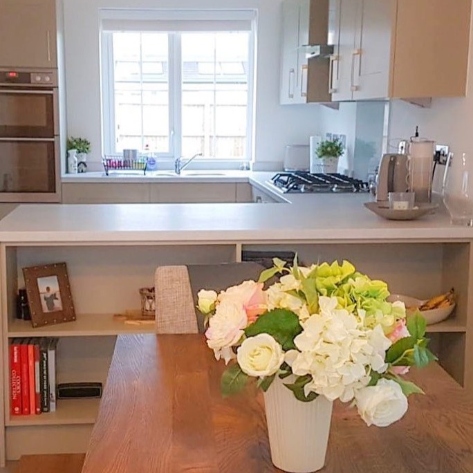 How stunning is my wonderful client's kitchen?! I take care of this beautiful home once a month and I am always so overjoyed with the feedback and kind words I receive. My waiting list is currently open for fortnightly cleans. They are my most requested slot so it's a rare opportunity! 🧽✨