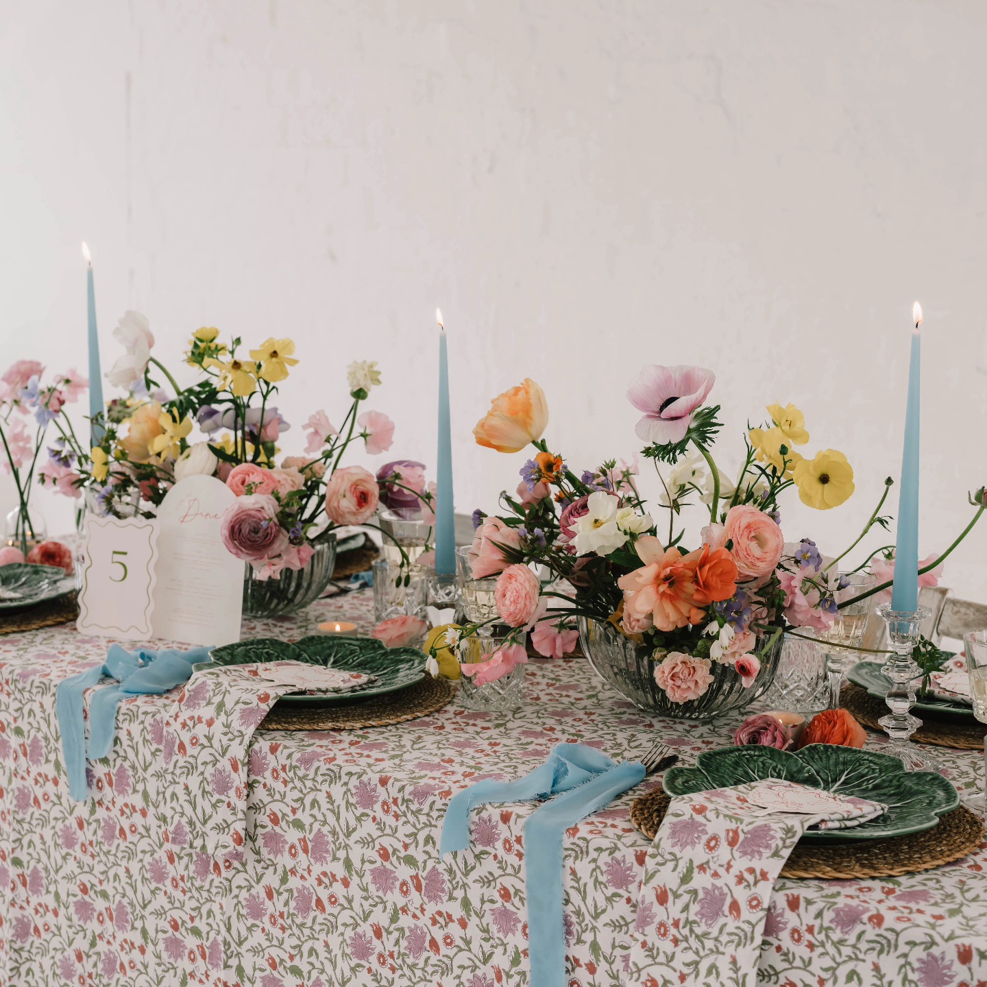 A patterned tablecloth dream 🩷
Photography
@littleposyphotography
Video @joeucreative
Venue @thepigeonloftstudio
Florals @flower_fairy81
Styling @twoeightoneltd
Stationery @ellistateweddings
Cake @nicoleoliviacakes
Dress @josephinescottlondon
Bridal Robes @wildheartboudoirandboutique
Jewellery @london_victorian_ring_co
MUA @bethanyjoybridal
Models @lilacvigor @isabella_posenato
#twoeightone #pastelwedding #maximalistdecor #maximalisttablescape #patternedtablecloth #weddingdecor #weddingstyling #tablescaping #colourfulwedding